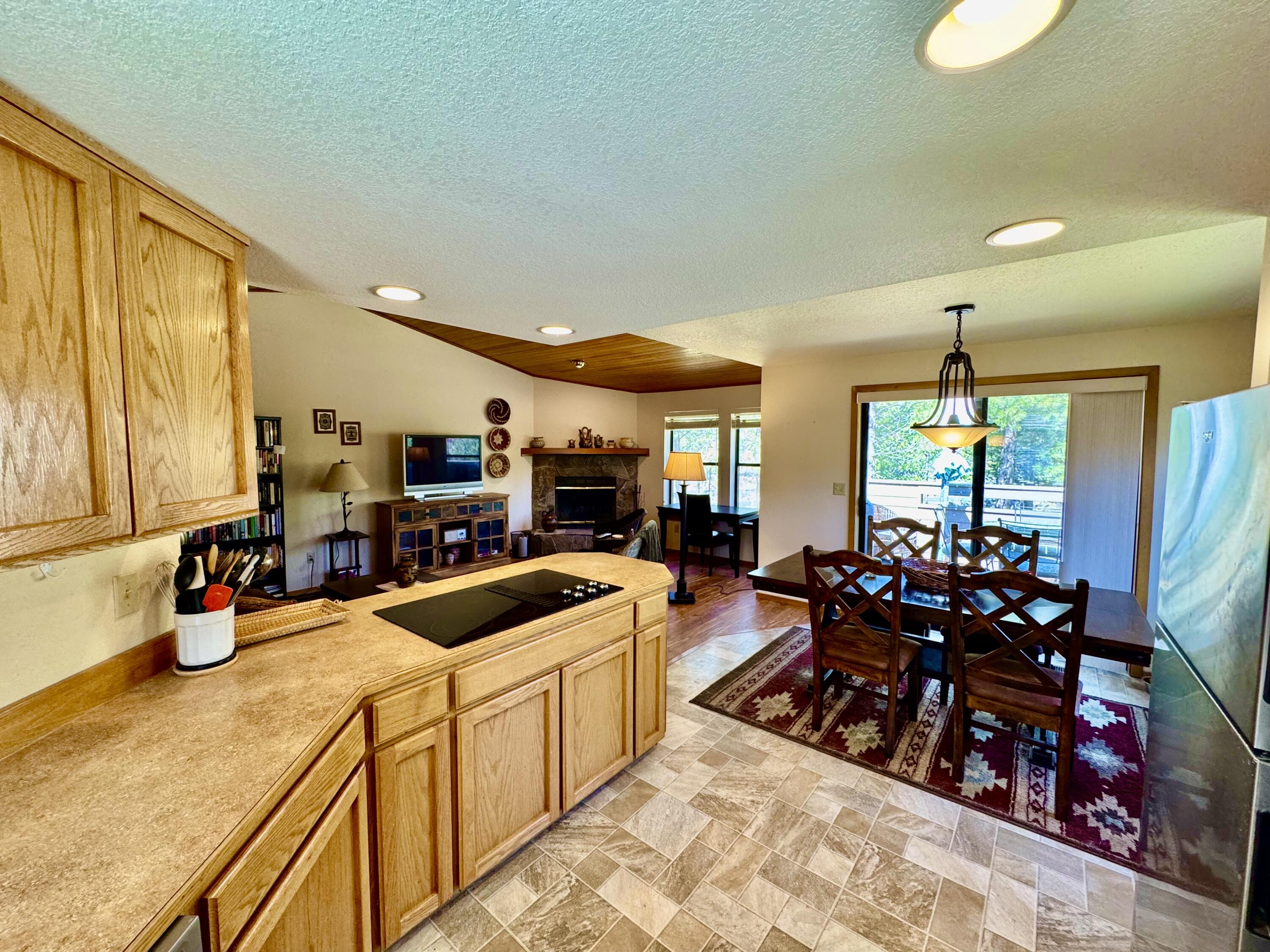 Sunriver, Oregon, 97707, United States, 3 Bedrooms Bedrooms, ,3 BathroomsBathrooms,Residential,For Sale,1778958