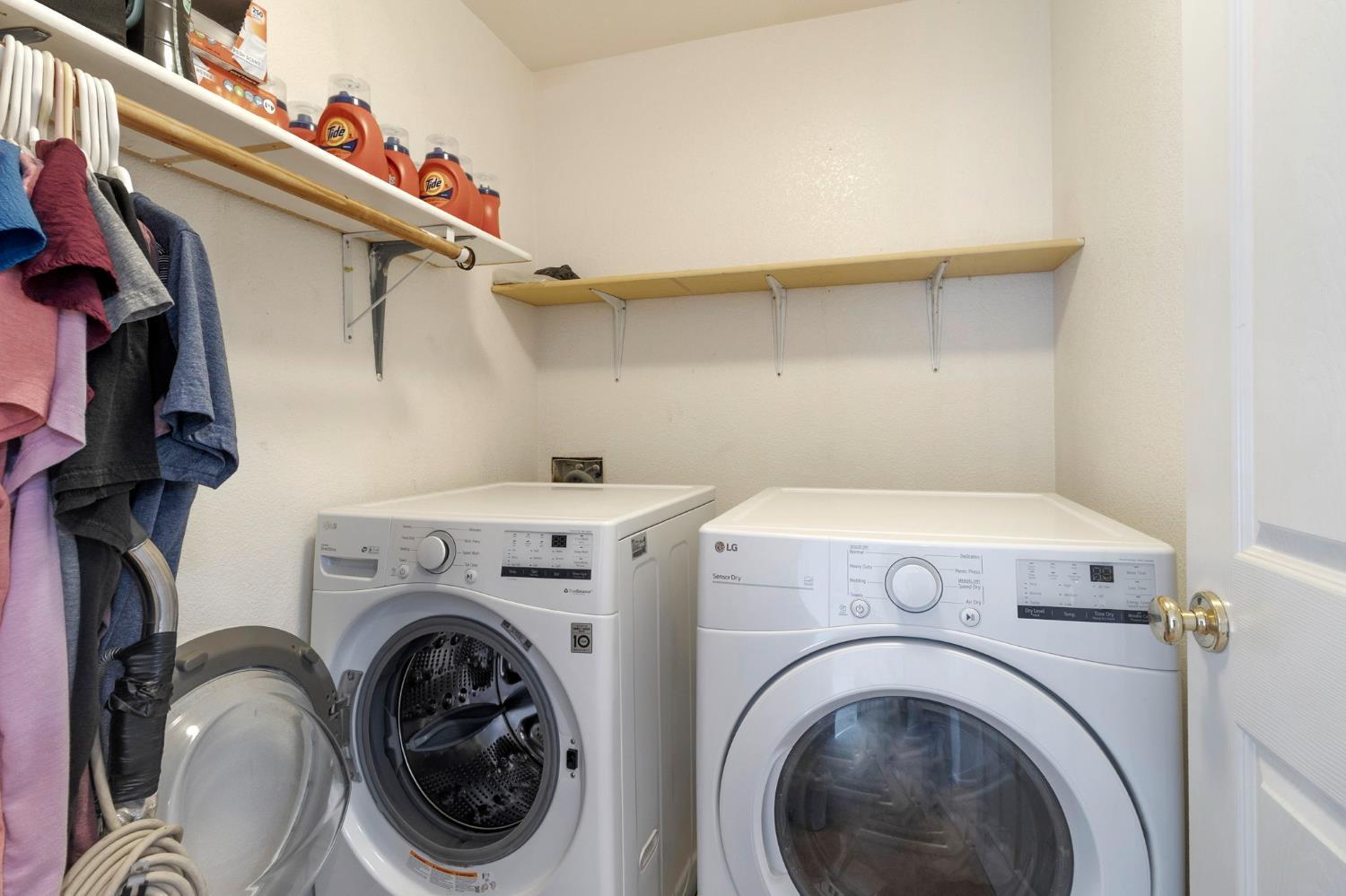 Patterson, California, 95363, United States, 5 Bedrooms Bedrooms, ,3 BathroomsBathrooms,Residential,For Sale,1982239