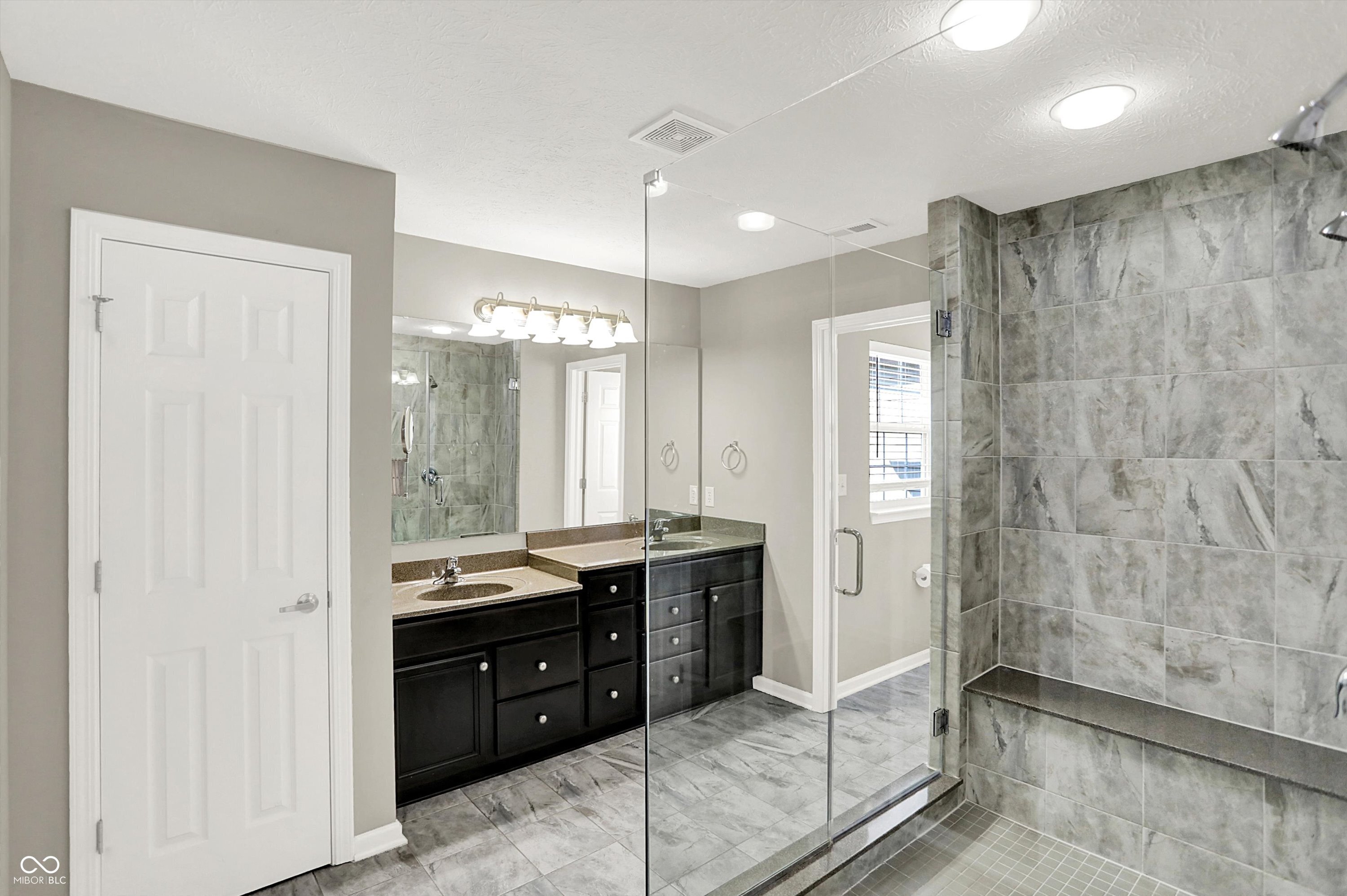 Bargersville, Indiana, 46106, United States, 5 Bedrooms Bedrooms, ,4 BathroomsBathrooms,Residential,For Sale,1975044