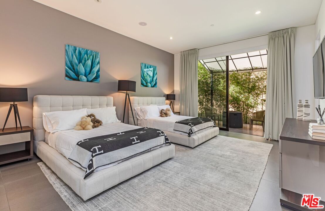 Beverly Hills, California, 90210, United States, 5 Bedrooms Bedrooms, ,9 BathroomsBathrooms,Residential,For Sale,1906570