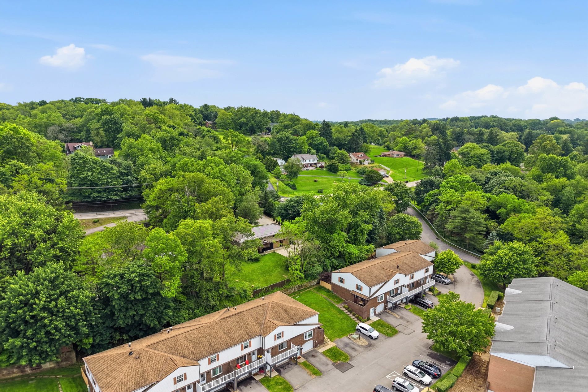  907 Camelot Drive, Pittsburgh, PA 15237 - 物件實景