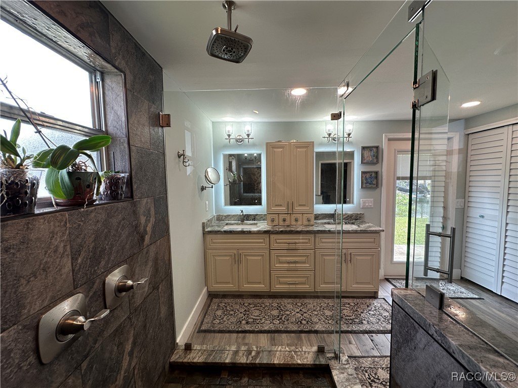 Crystal River, Florida, 34429, United States, 2 Bedrooms Bedrooms, ,4 BathroomsBathrooms,Residential,For Sale,2005515