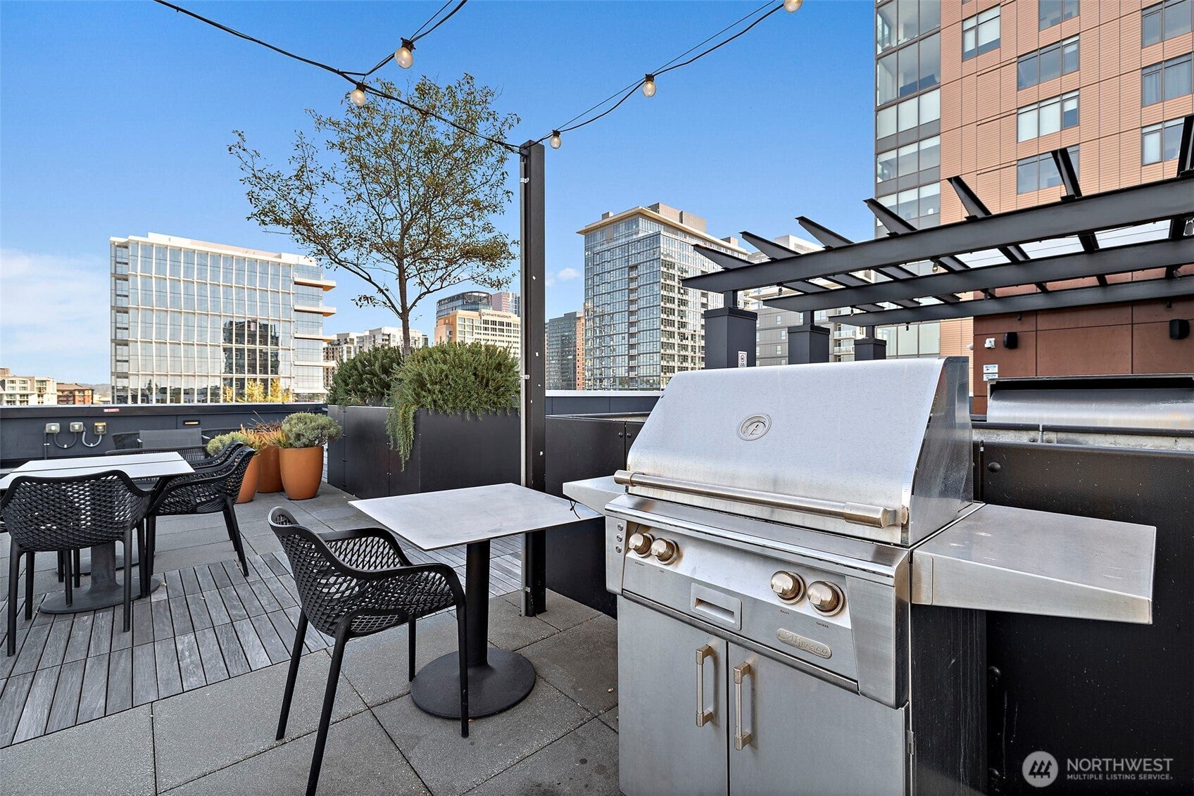 Bellevue, Washington, 98004, United States, 2 Bedrooms Bedrooms, ,1 BathroomBathrooms,Residential,For Sale,1975057