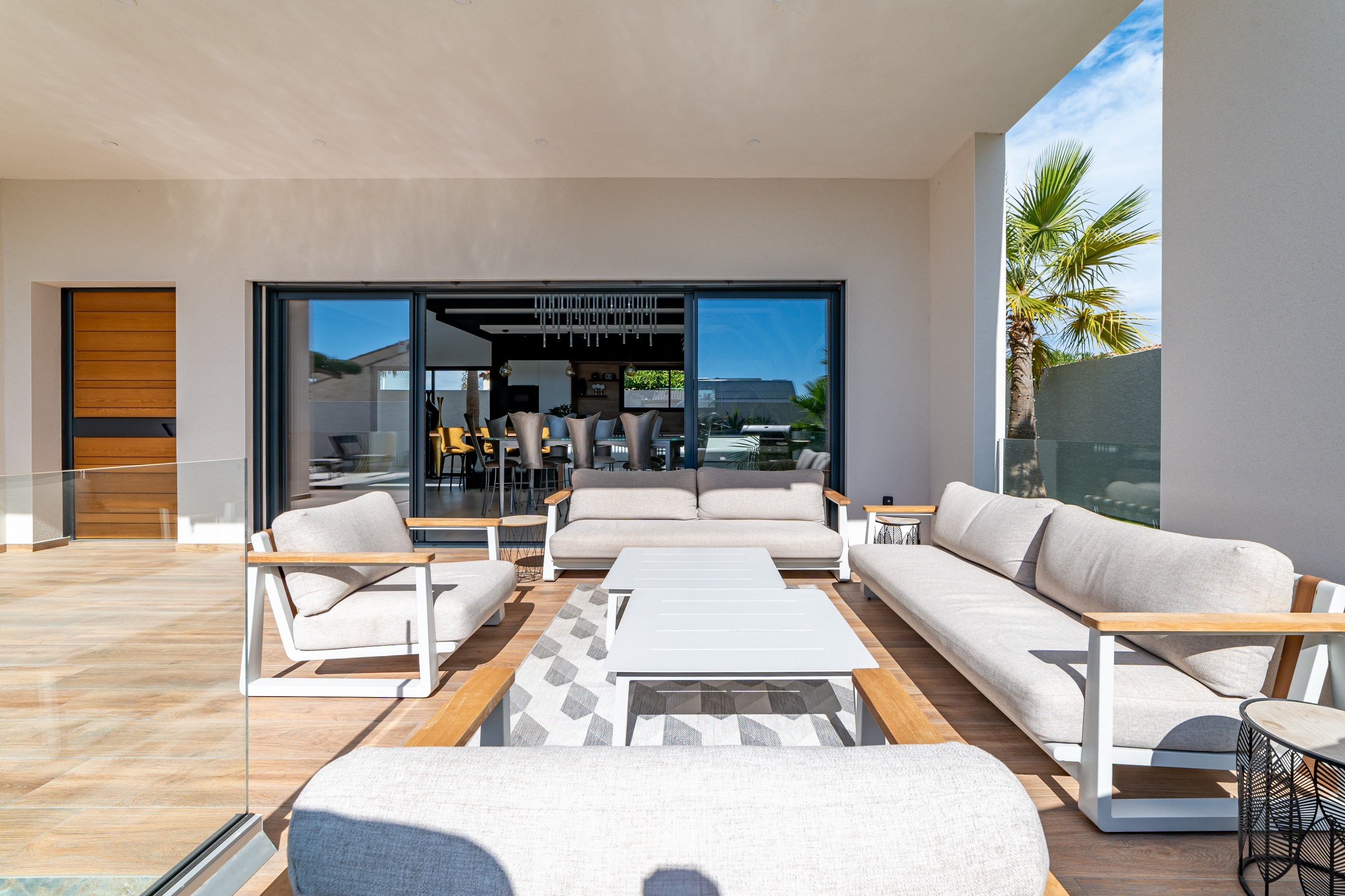  Exceptional single-story villa in Vias – 15 minutes