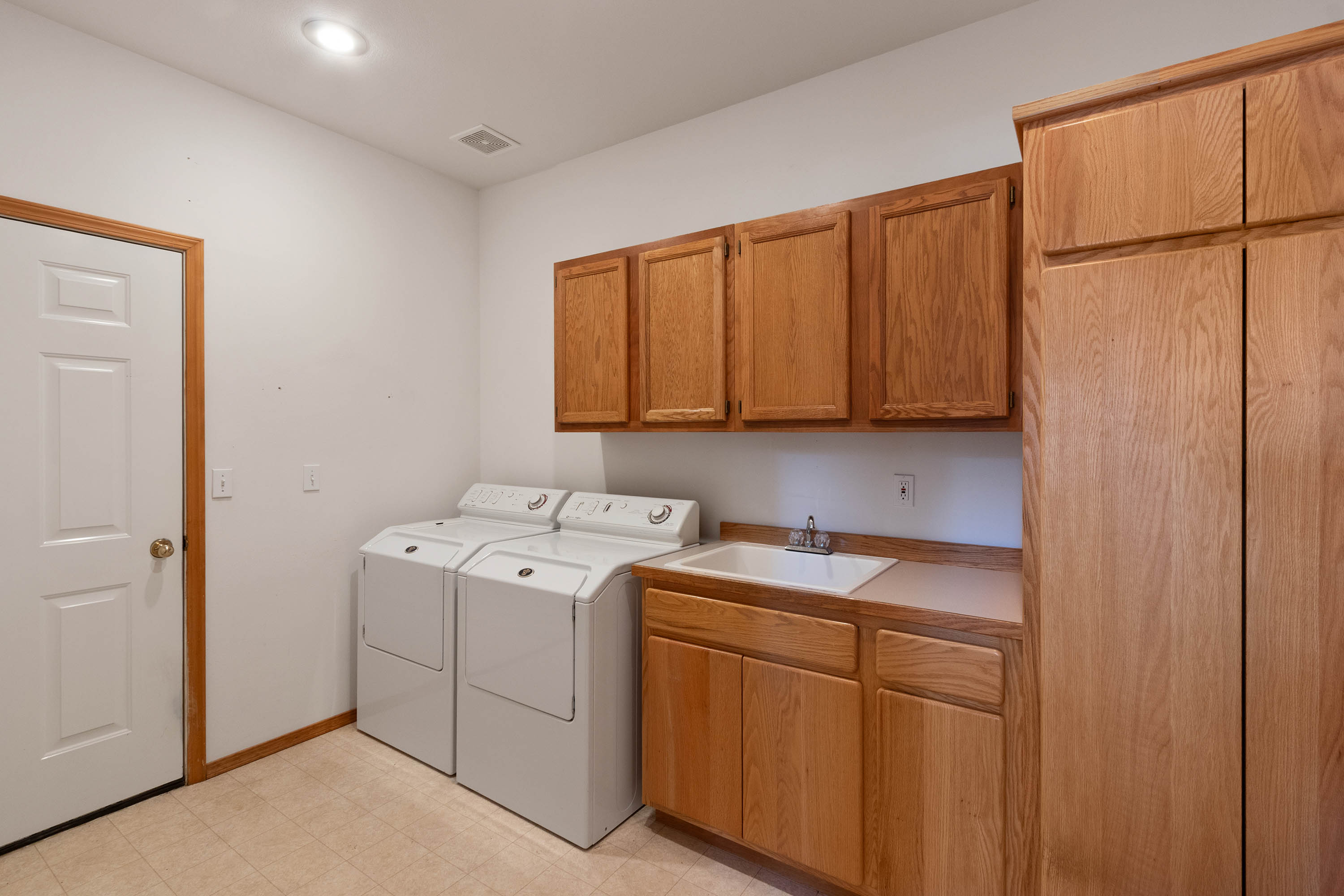 Sandpoint, Idaho, 83864, United States, 3 Bedrooms Bedrooms, ,2 BathroomsBathrooms,Residential,For Sale,2012104