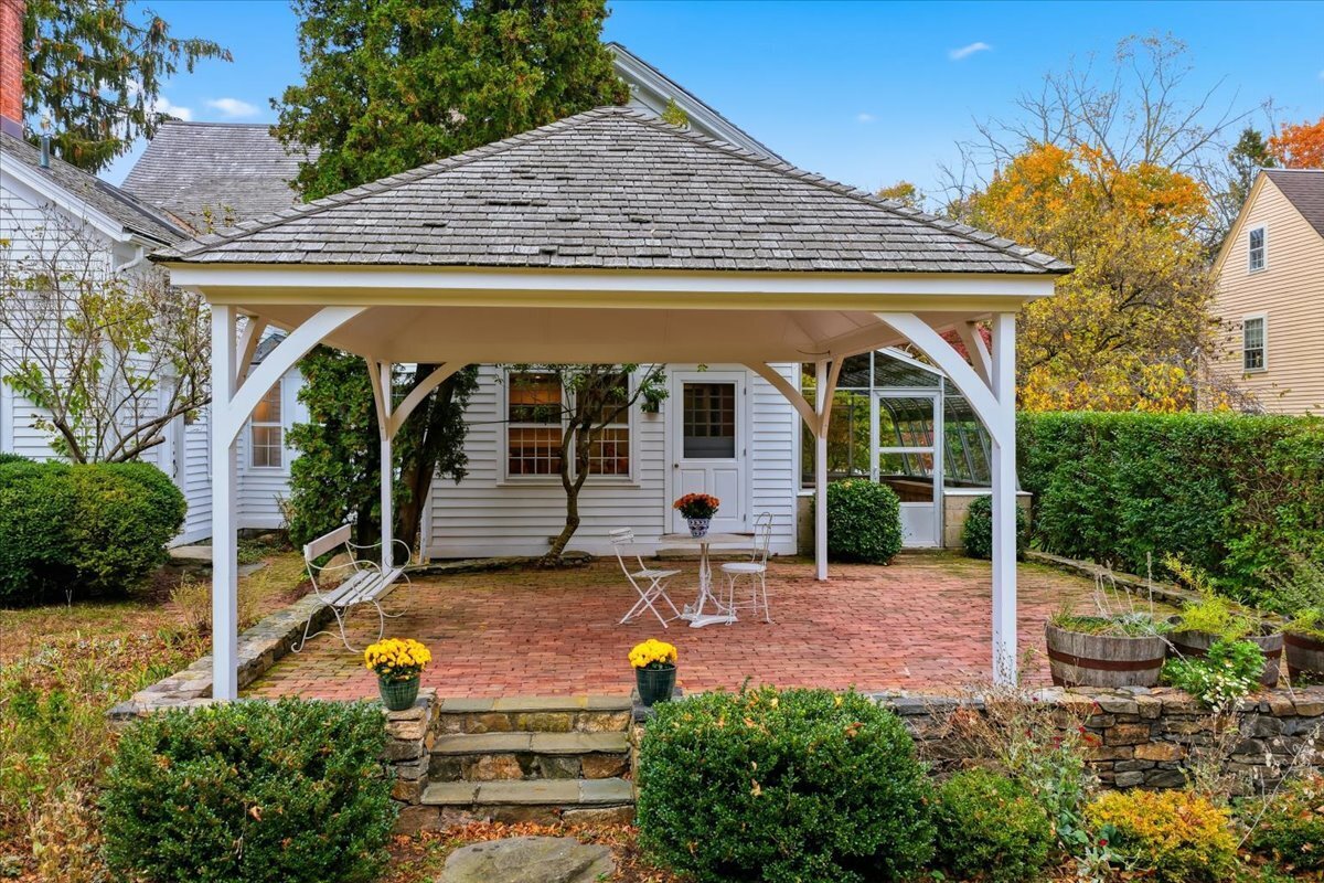 Guilford, Connecticut, 06437, United States, 5 Bedrooms Bedrooms, ,Residential,For Sale,2002504