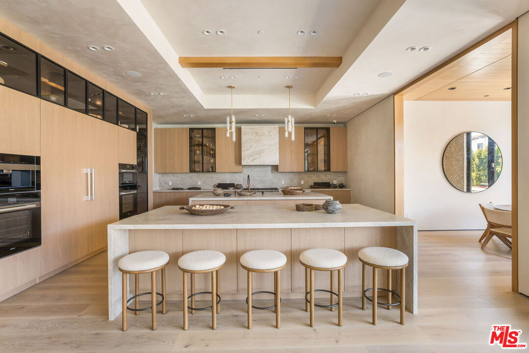 Los Angeles, California, 90024, United States, 8 Bedrooms Bedrooms, ,9 BathroomsBathrooms,Residential,For Sale,1907204