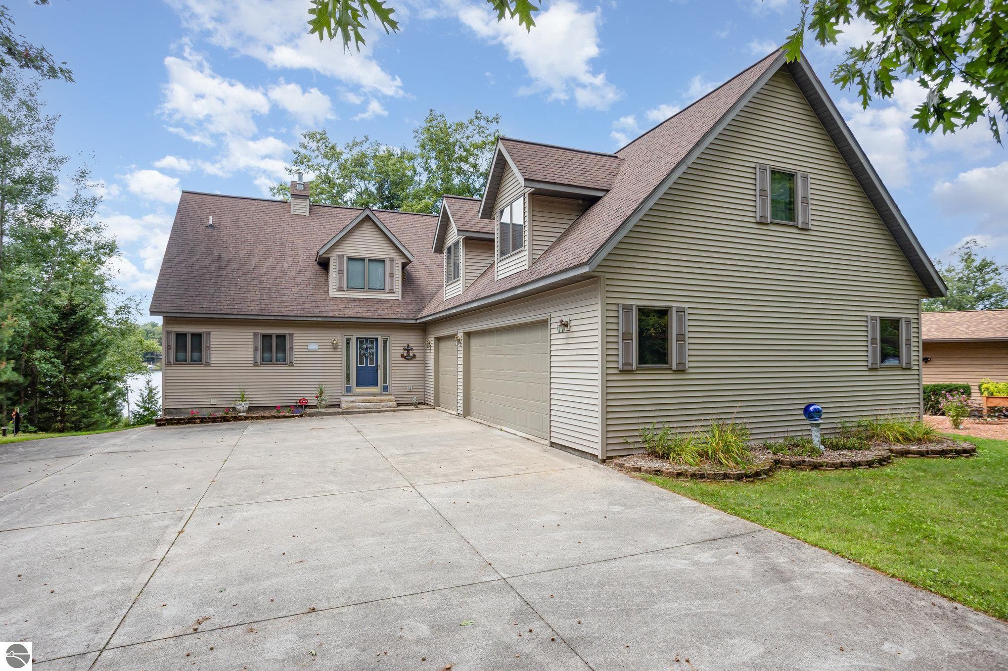 Harrison, Michigan, 48625, United States, 5 Bedrooms Bedrooms, ,4 BathroomsBathrooms,Residential,For Sale,1916275