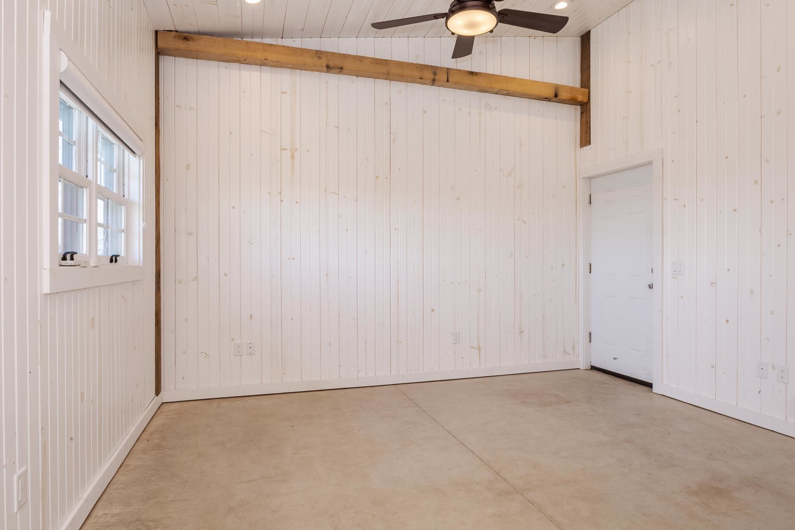 Hudson, Illinois, 61748, United States, 3 Bedrooms Bedrooms, ,5 BathroomsBathrooms,Residential,For Sale,1987913