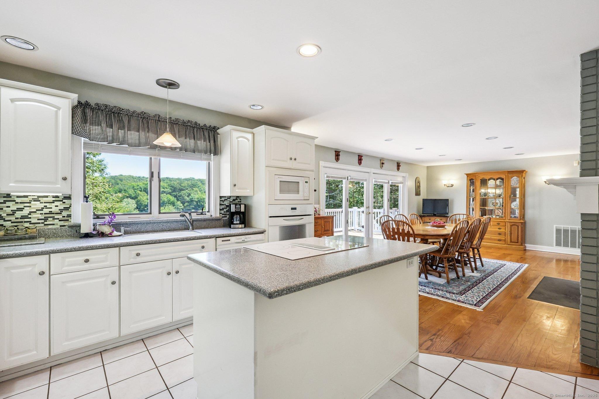 Westbrook, Connecticut, 06498, United States, 5 Bedrooms Bedrooms, ,6 BathroomsBathrooms,Residential,For Sale,1937602
