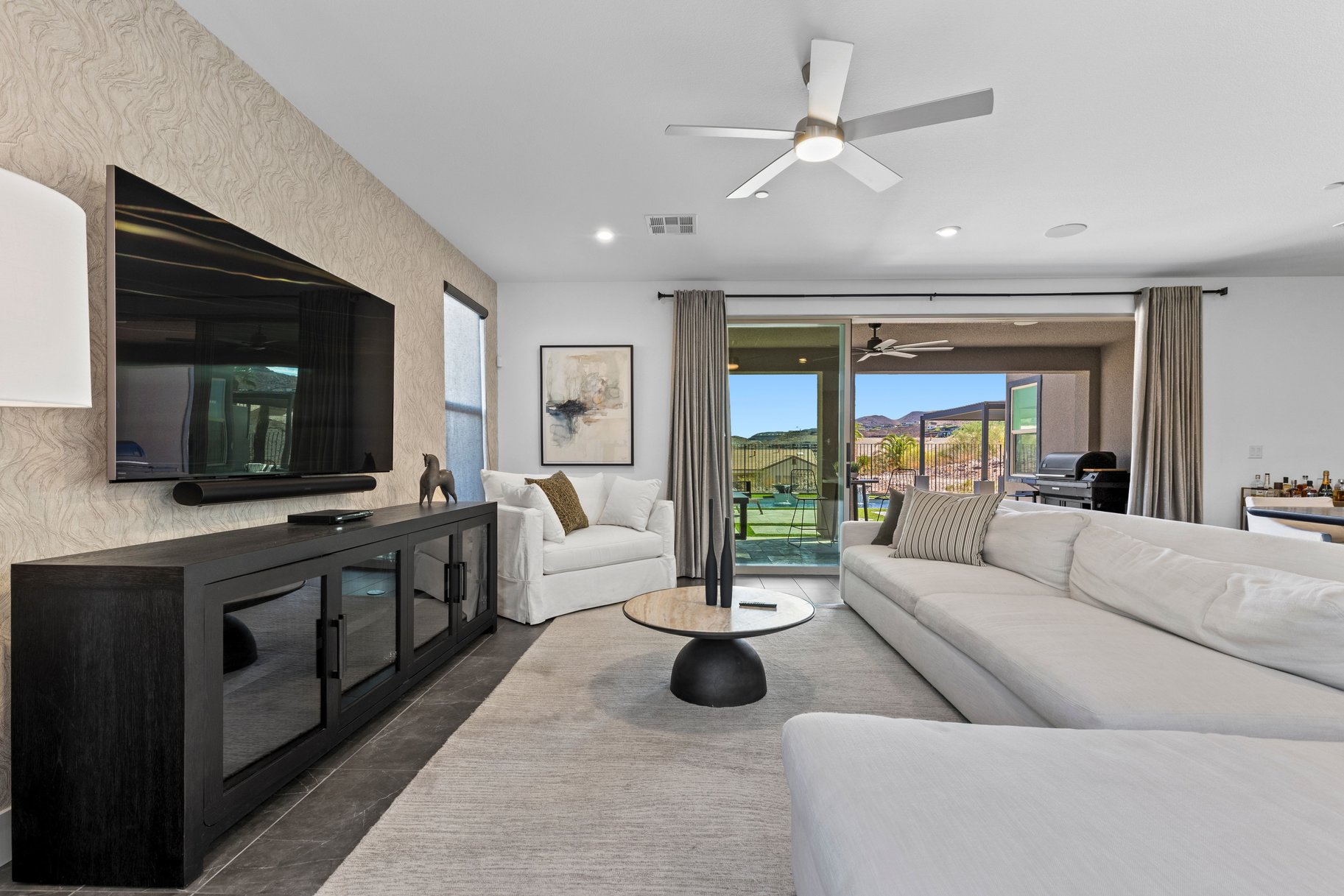  Mountainside Henderson Retreat with Strip Views & Resort-Style Backyard - 物件實景