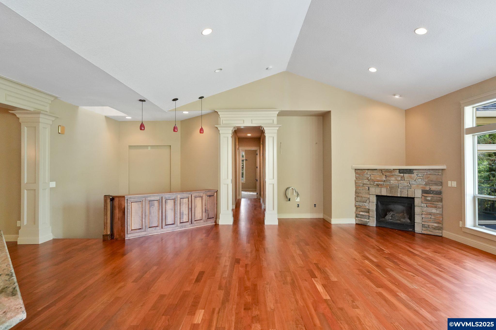 Salem, Oregon, 97306, United States, 4 Bedrooms Bedrooms, ,3 BathroomsBathrooms,Residential,For Sale,1906956