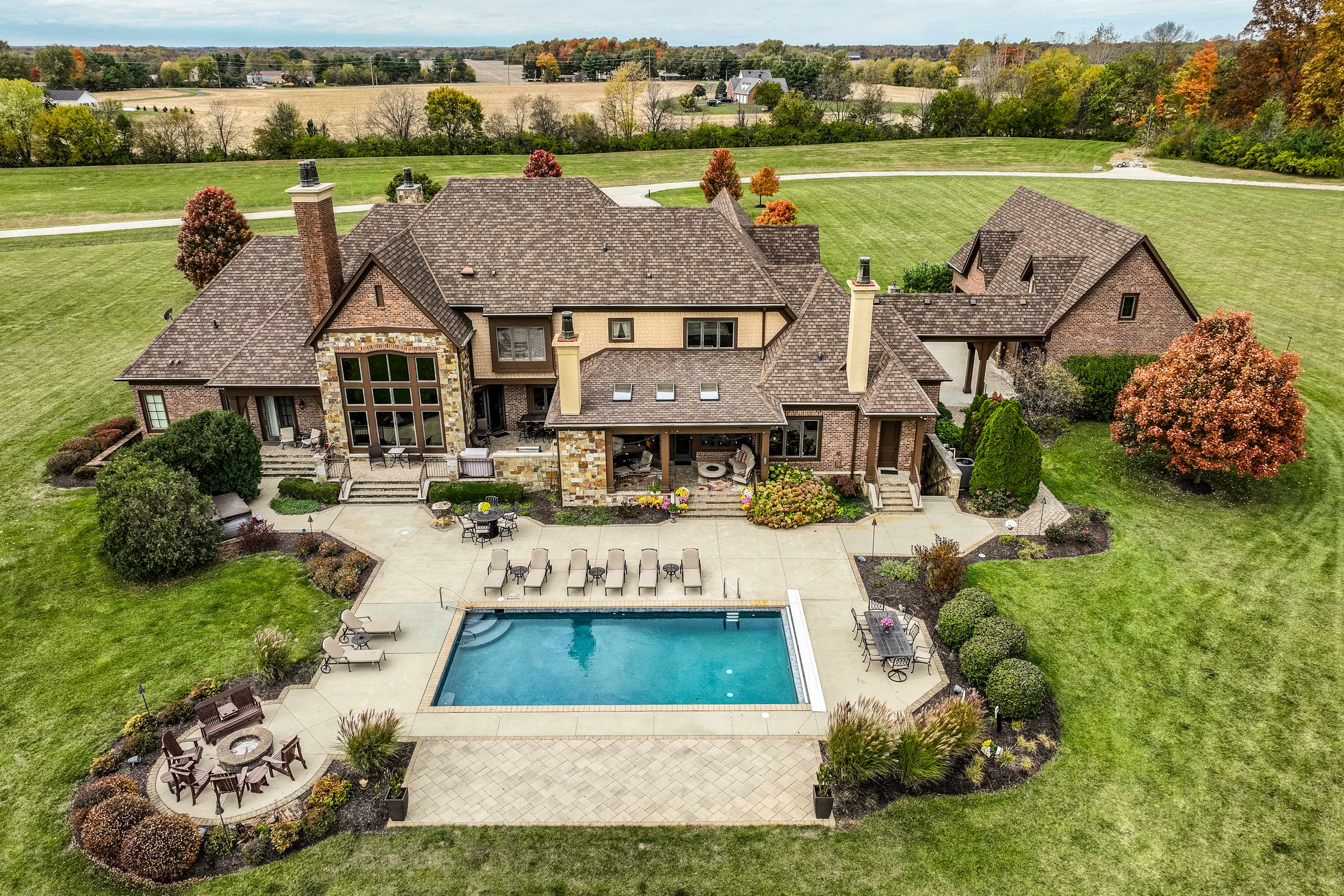  Traditional European-Inspired Residence on 13 Acres - 物件實景