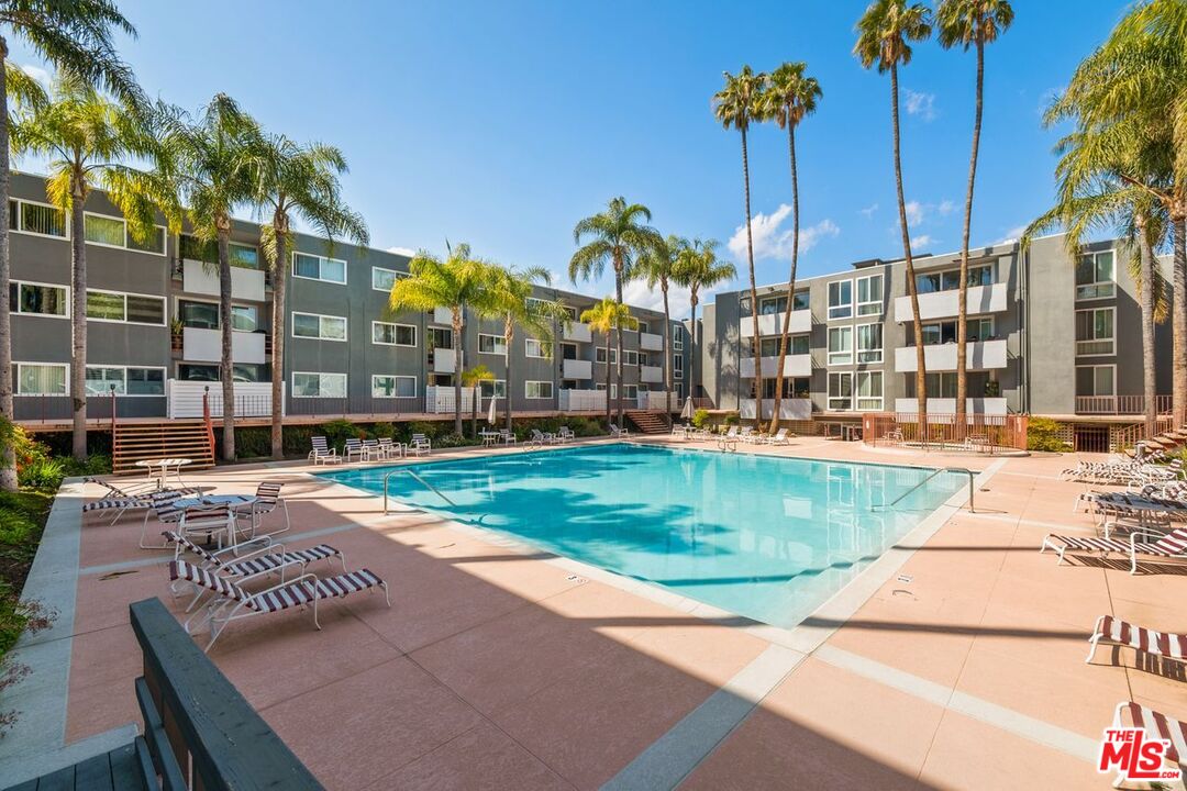 Sherman Oaks, California, 91423, United States, 2 Bedrooms Bedrooms, ,2 BathroomsBathrooms,Residential,For Sale,1920013