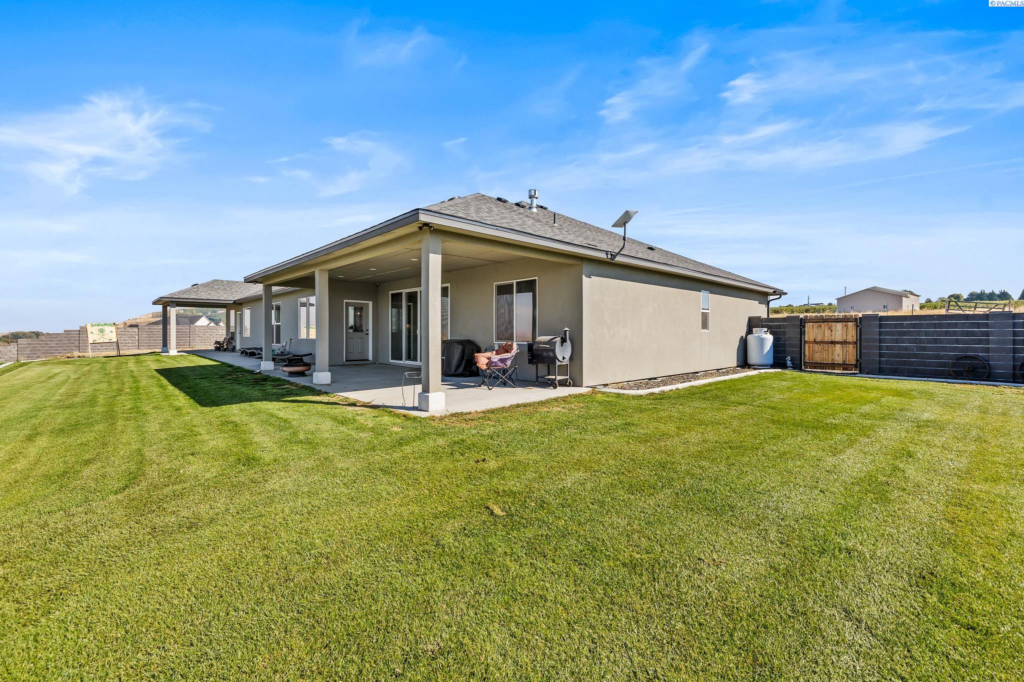 Pasco, Washington, 99301, United States, 5 Bedrooms Bedrooms, ,3 BathroomsBathrooms,Residential,For Sale,1975155