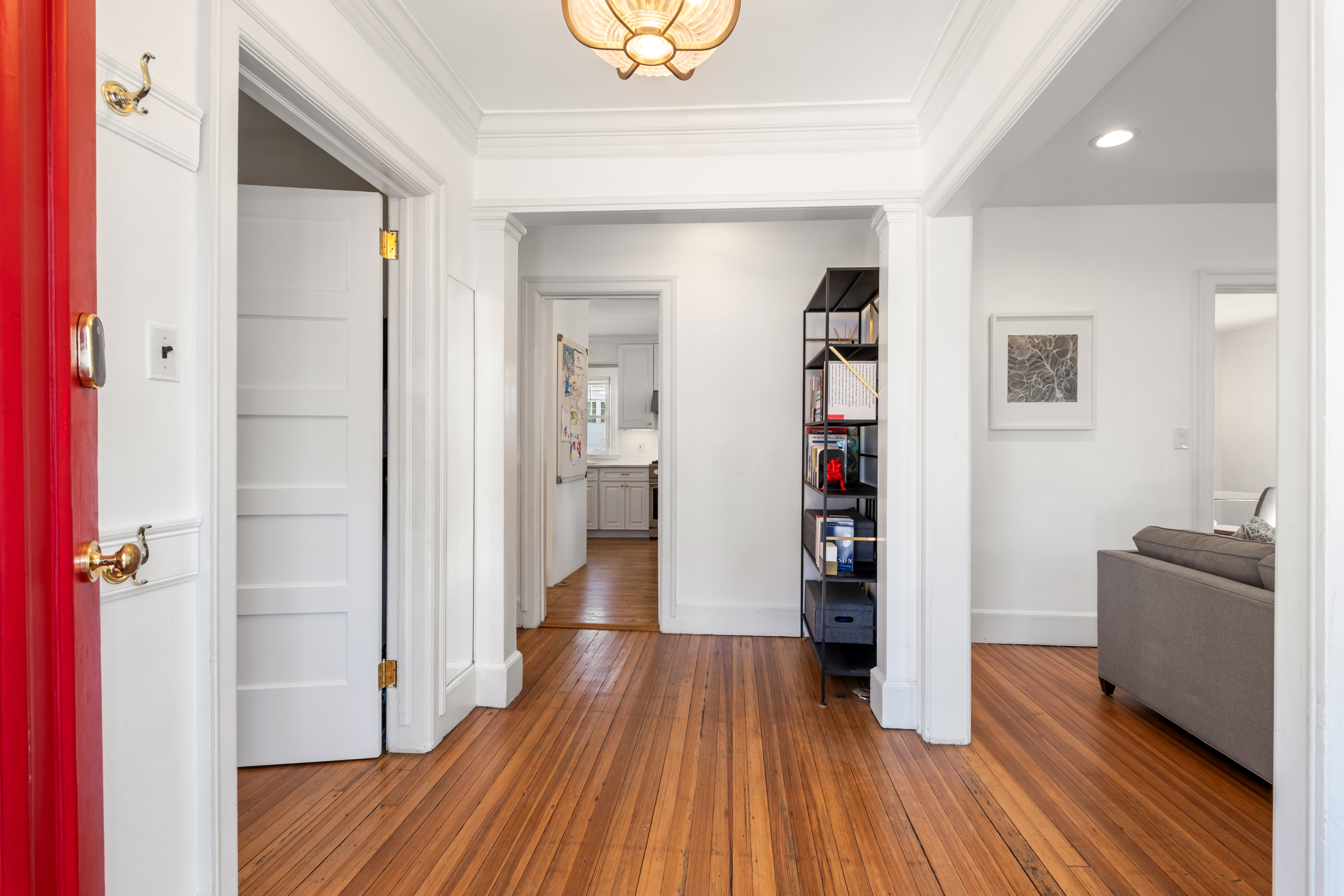  a gracious, fully-updated home where  every detail has been considered. - 物件實景