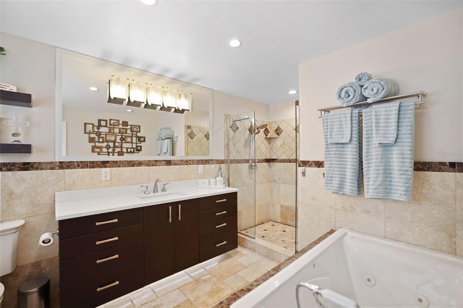 St. Petersburg, Florida, 33707, United States, 3 Bedrooms Bedrooms, ,2 BathroomsBathrooms,Residential,For Sale,1978831