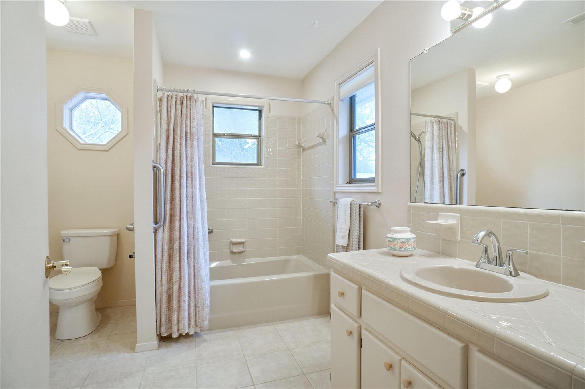 Horseshoe Bay, Texas, 78657, United States, 4 Bedrooms Bedrooms, ,4 BathroomsBathrooms,Residential,For Sale,1975051