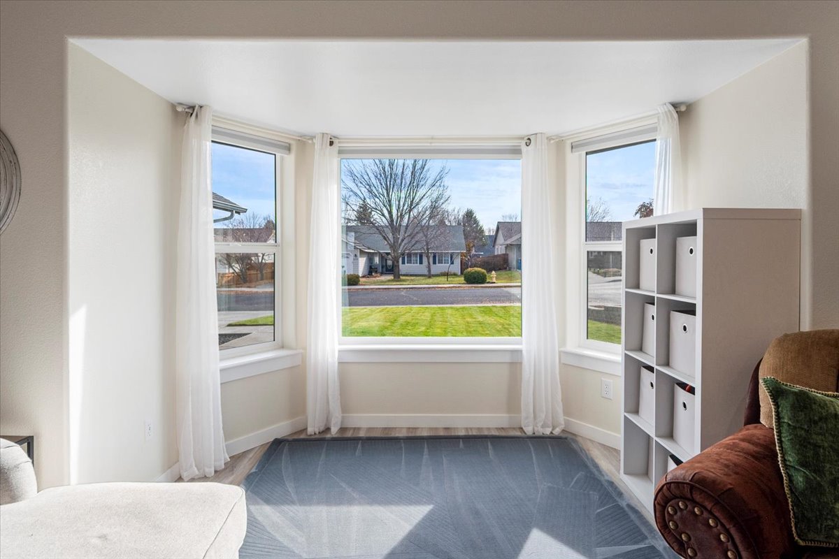 Redmond, Oregon, 97756, United States, 3 Bedrooms Bedrooms, ,2 BathroomsBathrooms,Residential,For Sale,1991530