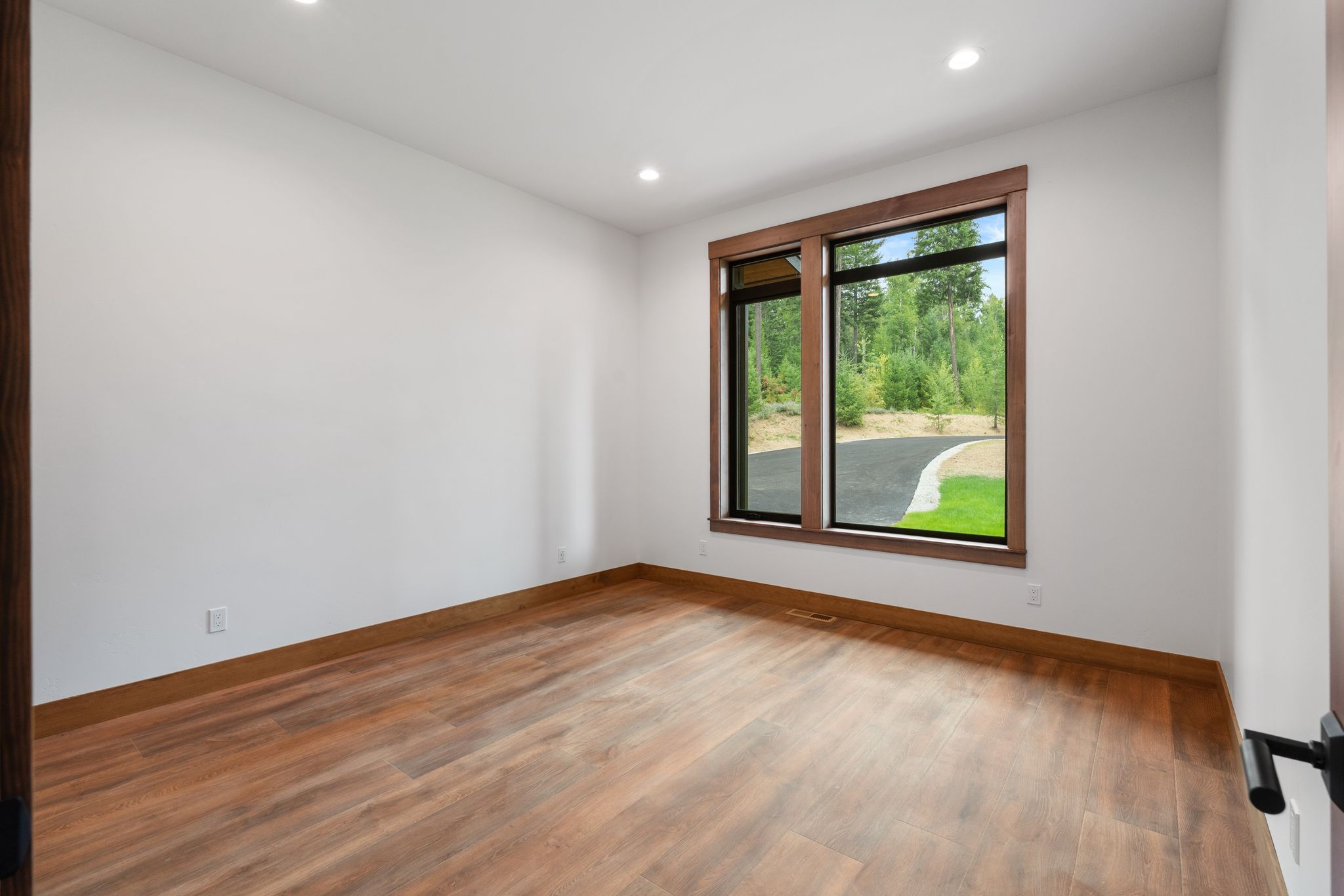 Sandpoint, Idaho, 83864, United States, 3 Bedrooms Bedrooms, ,3 BathroomsBathrooms,Residential,For Sale,1981039