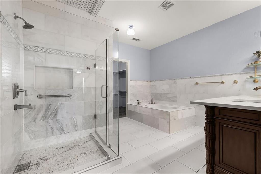 8248 Meadowbrook Drive, Fort Worth, Texas, 76120, United States, 5 Bedrooms Bedrooms, ,6 BathroomsBathrooms,Residential,For Sale,8248 Meadowbrook Drive,1666284