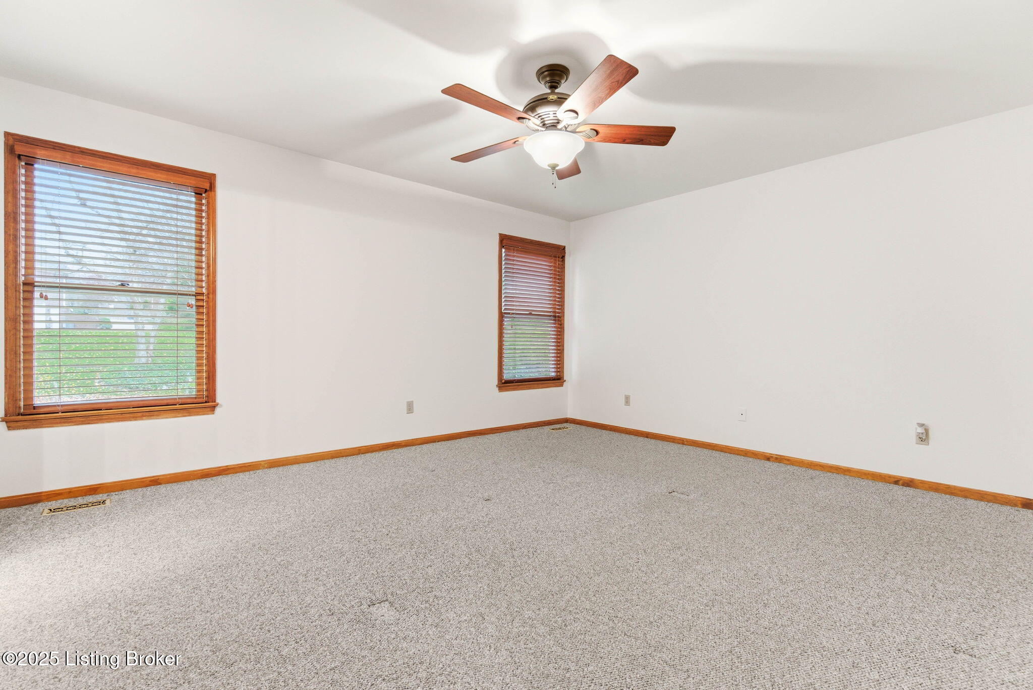 Prospect, Kentucky, 40059, United States, 3 Bedrooms Bedrooms, ,3 BathroomsBathrooms,Residential,For Sale,1996132