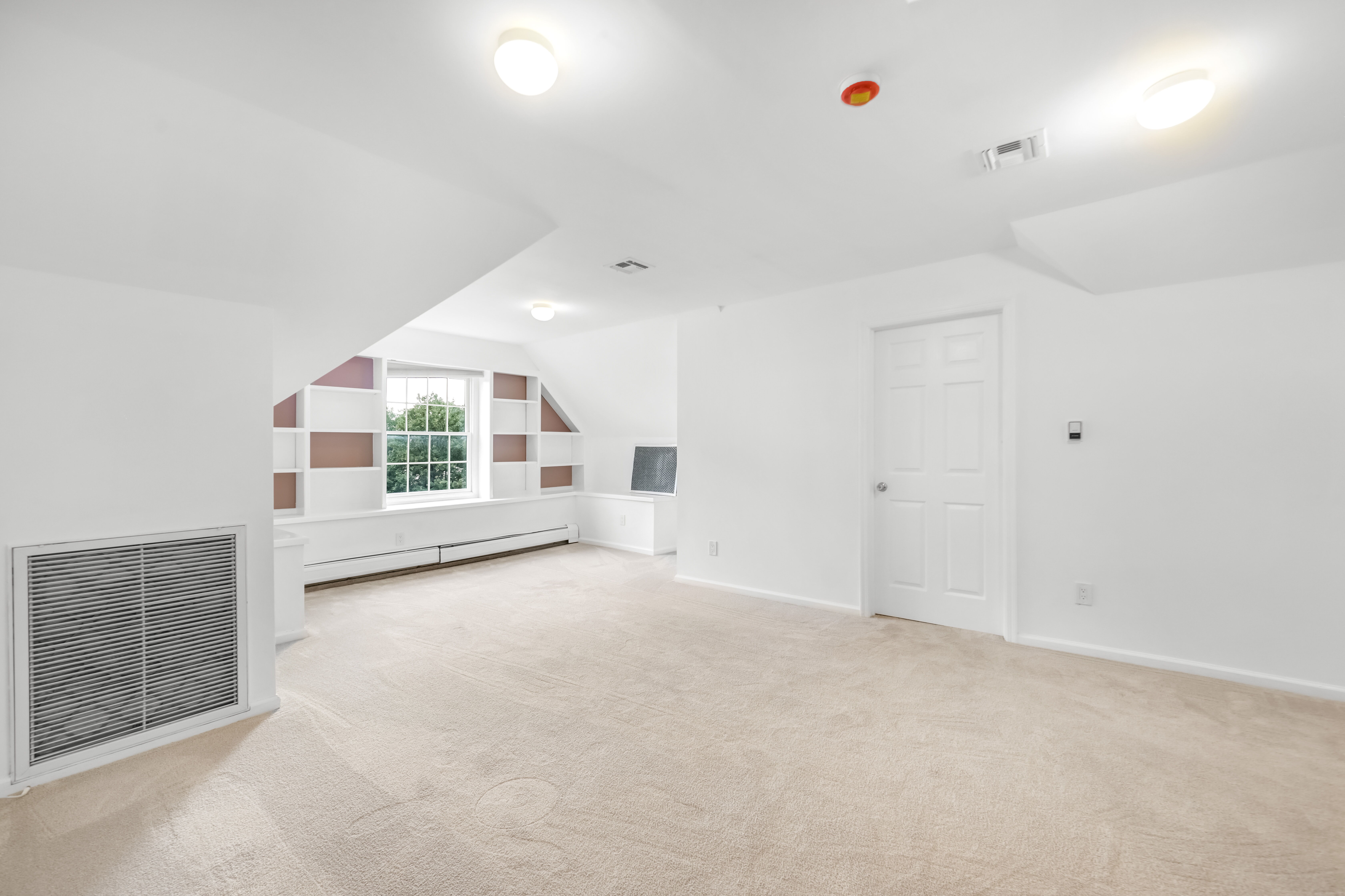 Fort Lee, New Jersey, 07024, United States, 5 Bedrooms Bedrooms, ,4 BathroomsBathrooms,Residential,For Sale,1981309