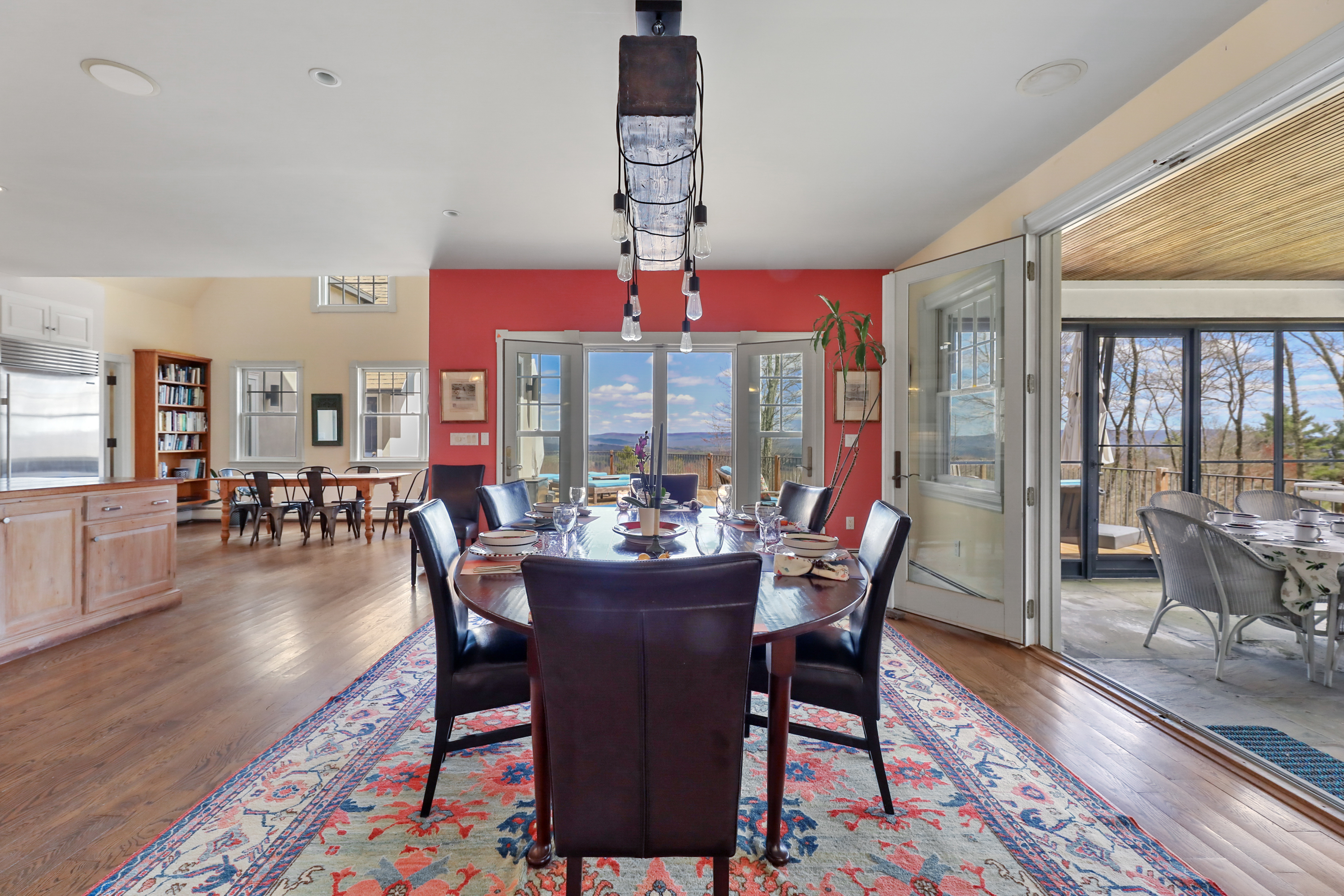  Exquisite Tudor Estate Set on 18+ Breathtaking Acres with Stunning Panoramic Vie - 物件實景