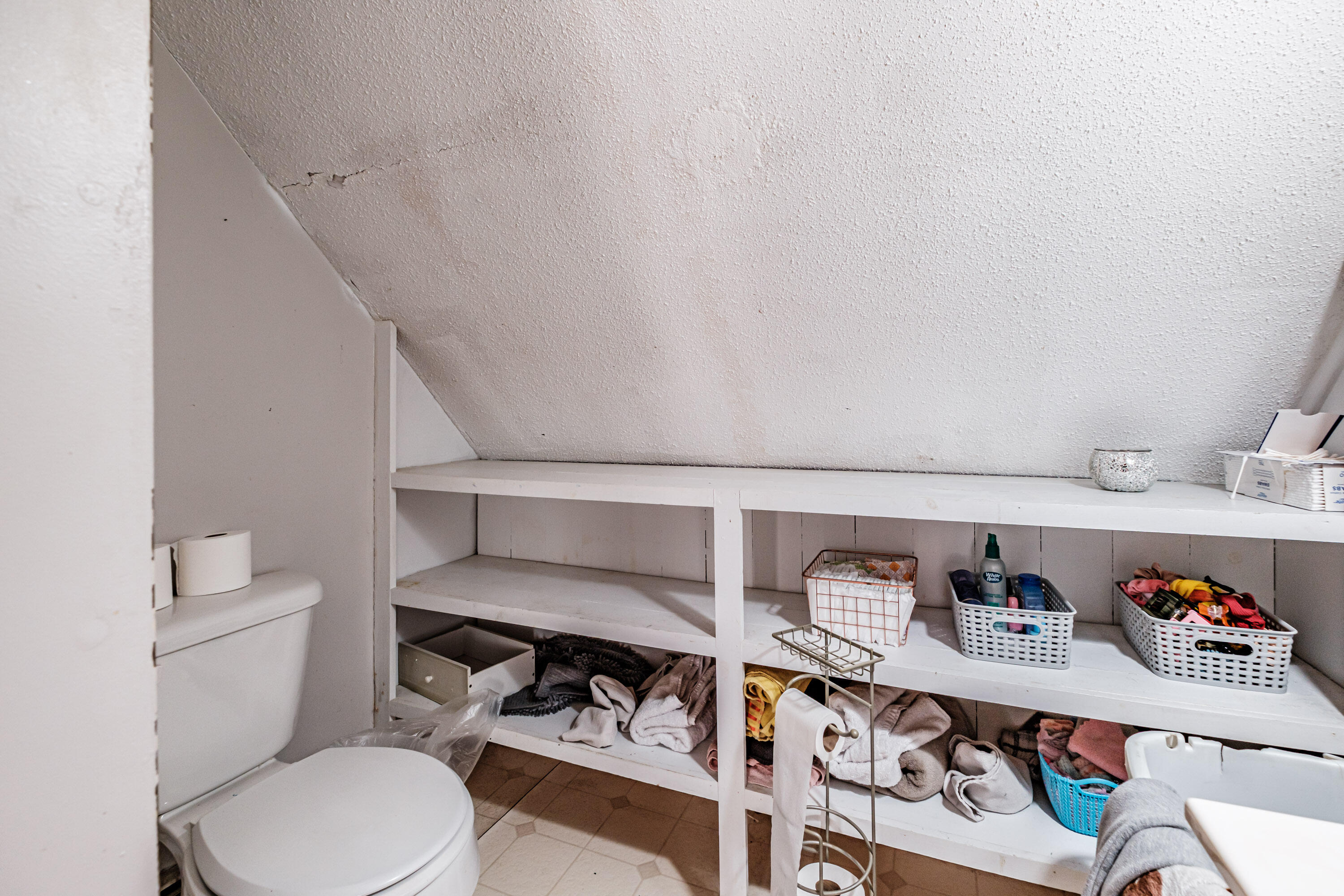 Bridgton, Maine, 04009, United States, 6 Bedrooms Bedrooms, ,6 BathroomsBathrooms,Residential,For Sale,2006080