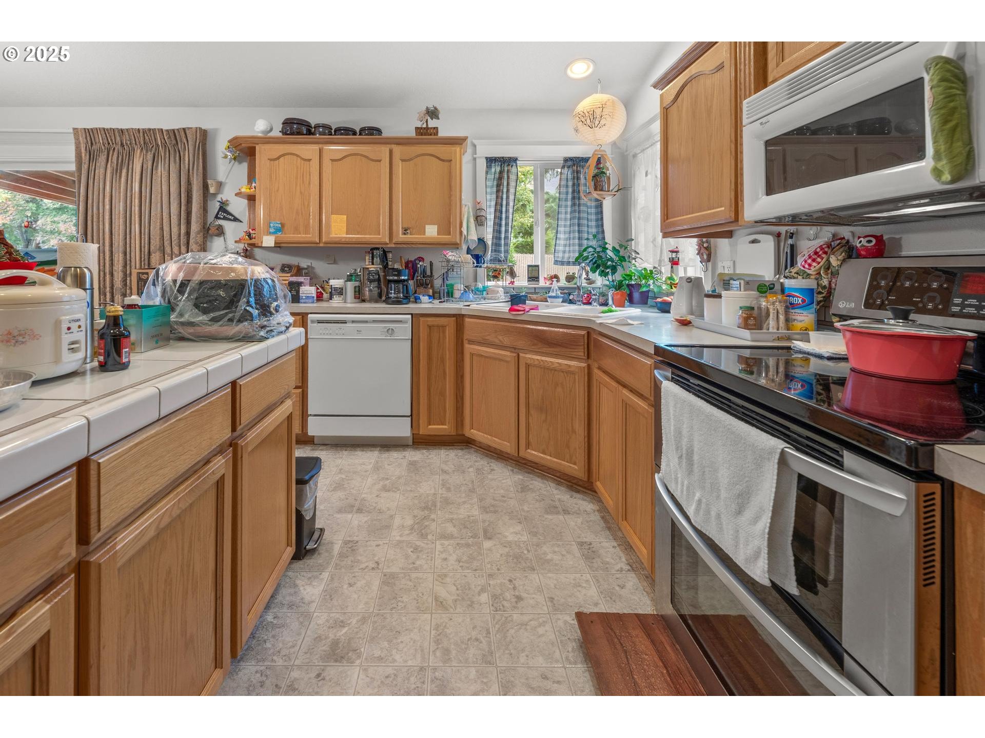 Oregon City, Oregon, 97045, United States, 3 Bedrooms Bedrooms, ,2 BathroomsBathrooms,Residential,For Sale,1949675