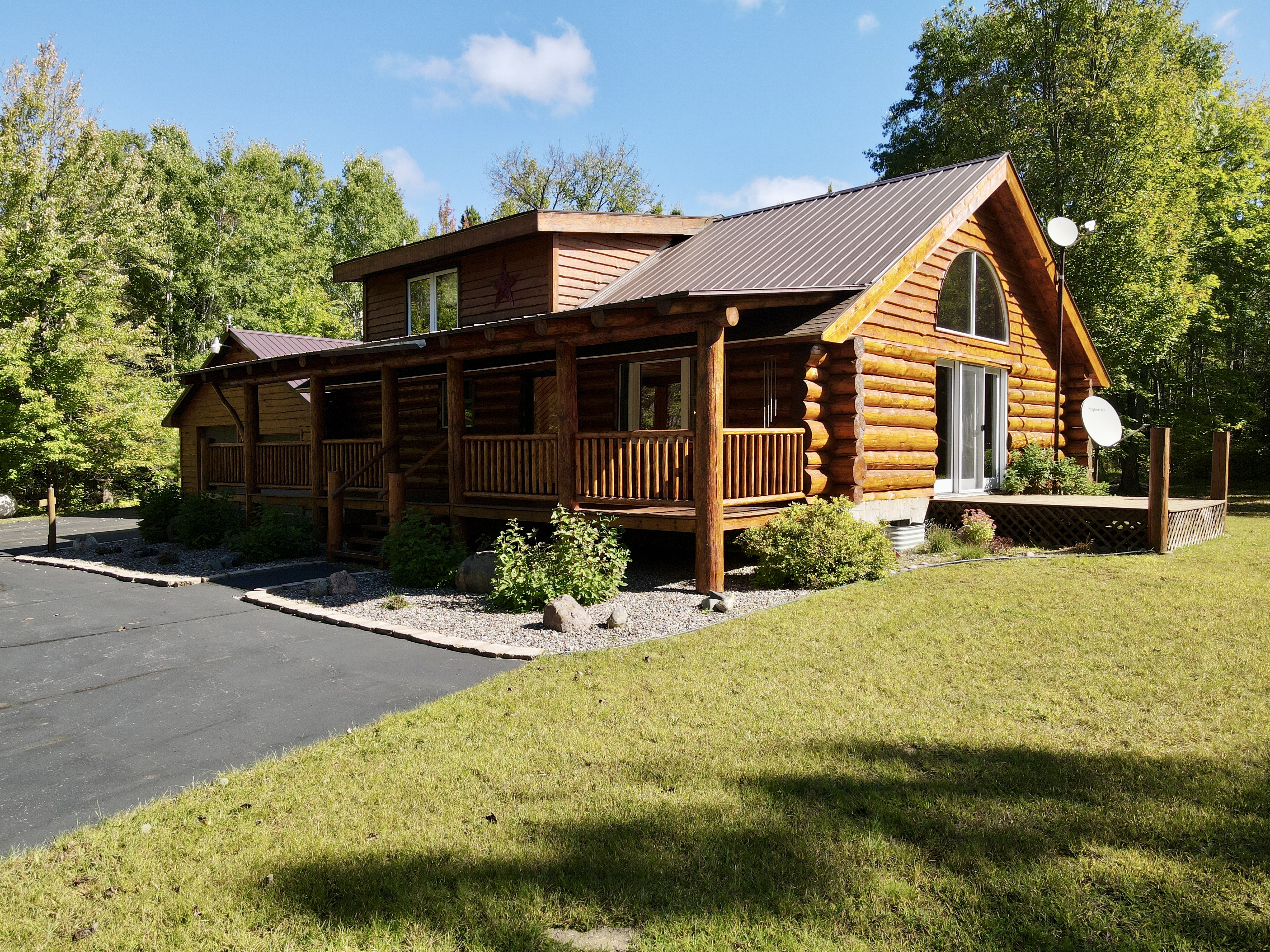 Tomahawk, Wisconsin, 54487, United States, 2 Bedrooms Bedrooms, ,2 BathroomsBathrooms,Residential,For Sale,1975533