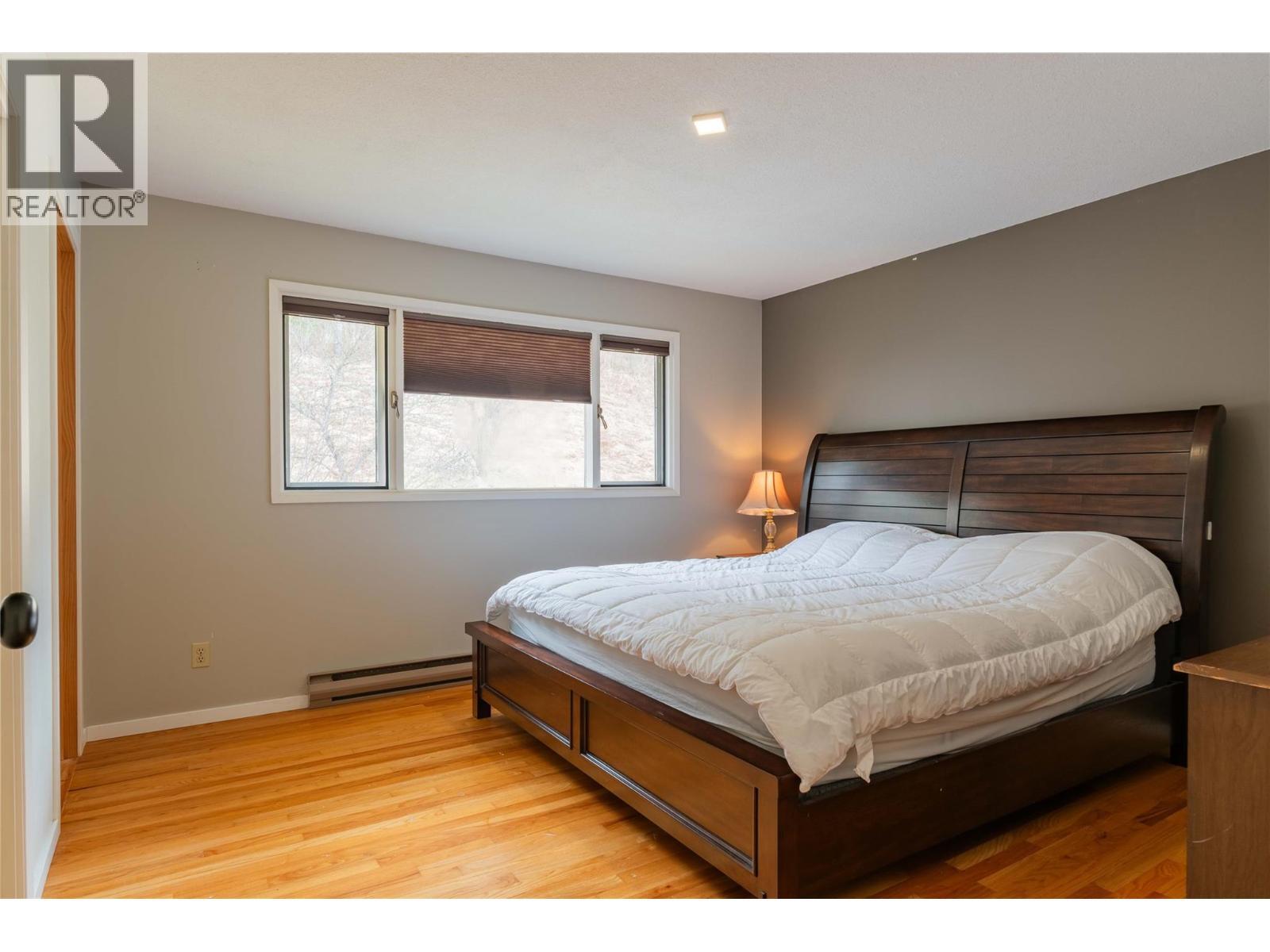 APPLEDALE, British Columbia, V0G 2J0, CA, 5 Bedrooms Bedrooms, ,2 BathroomsBathrooms,Residential,For Sale,1946998