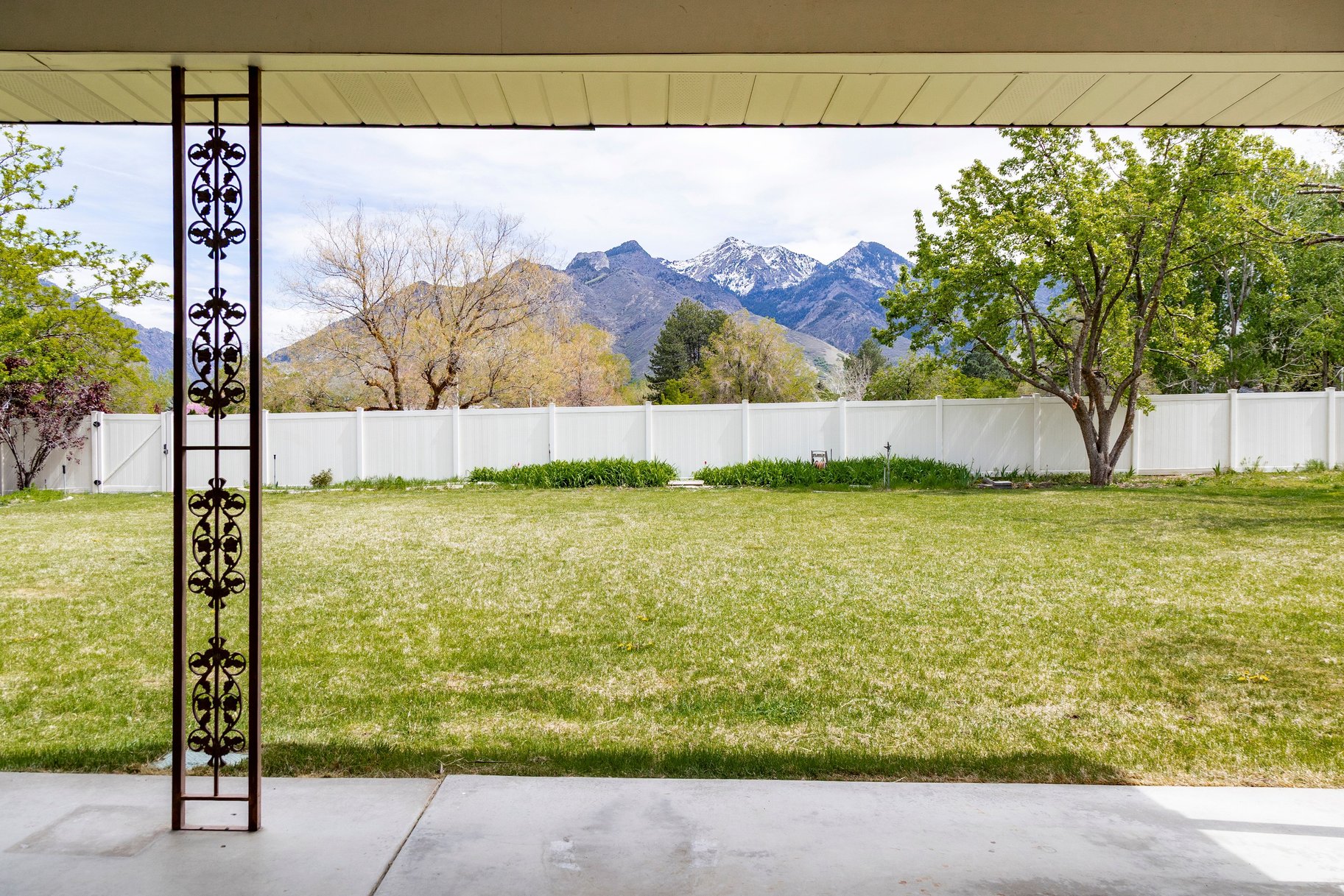  Classic Brick Rambler in Quiet Golf Community - 物件實景