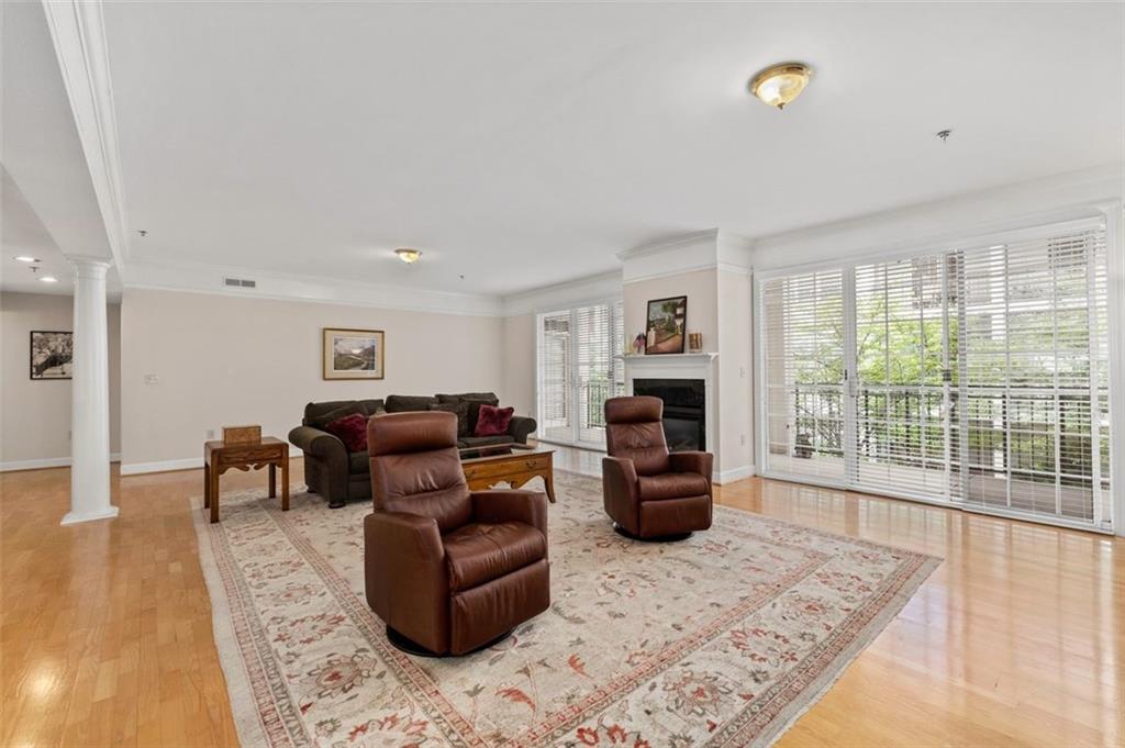 Atlanta, Georgia, 30327, United States, 2 Bedrooms Bedrooms, ,3 BathroomsBathrooms,Residential,For Sale,1895393