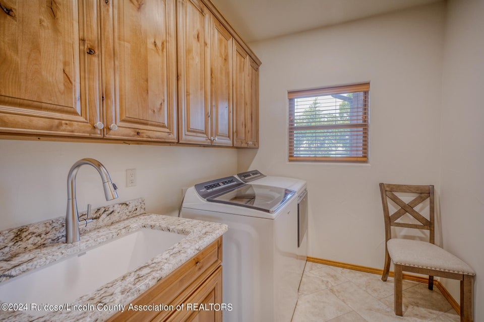 Ruidoso, New Mexico, 88345, United States, 4 Bedrooms Bedrooms, ,4 BathroomsBathrooms,Residential,For Sale,1921687