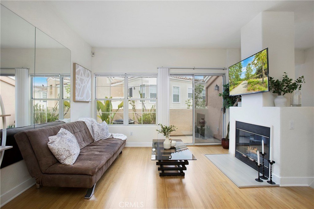 Anaheim, California, 92808, United States, 2 Bedrooms Bedrooms, ,2 BathroomsBathrooms,Residential,For Sale,1917583