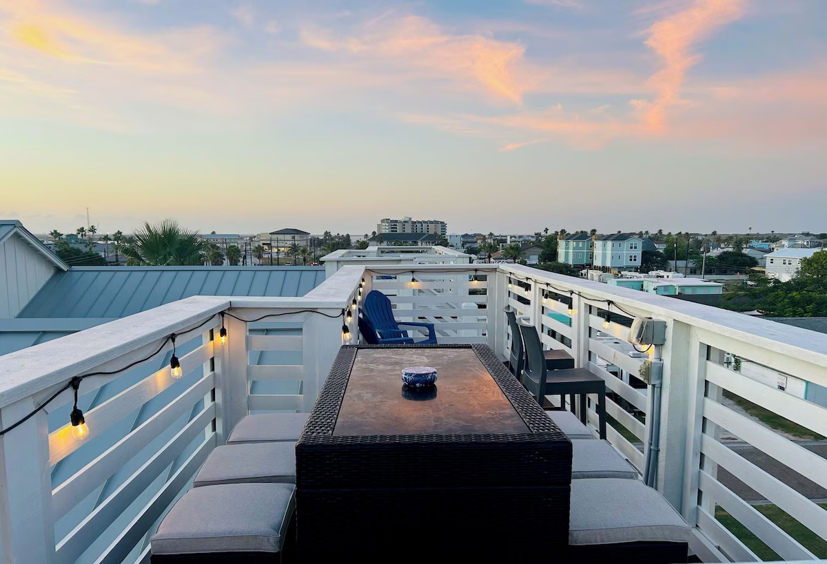 Port Aransas, Texas, 78373, United States, 5 Bedrooms Bedrooms, ,4 BathroomsBathrooms,Residential,For Sale,1982131