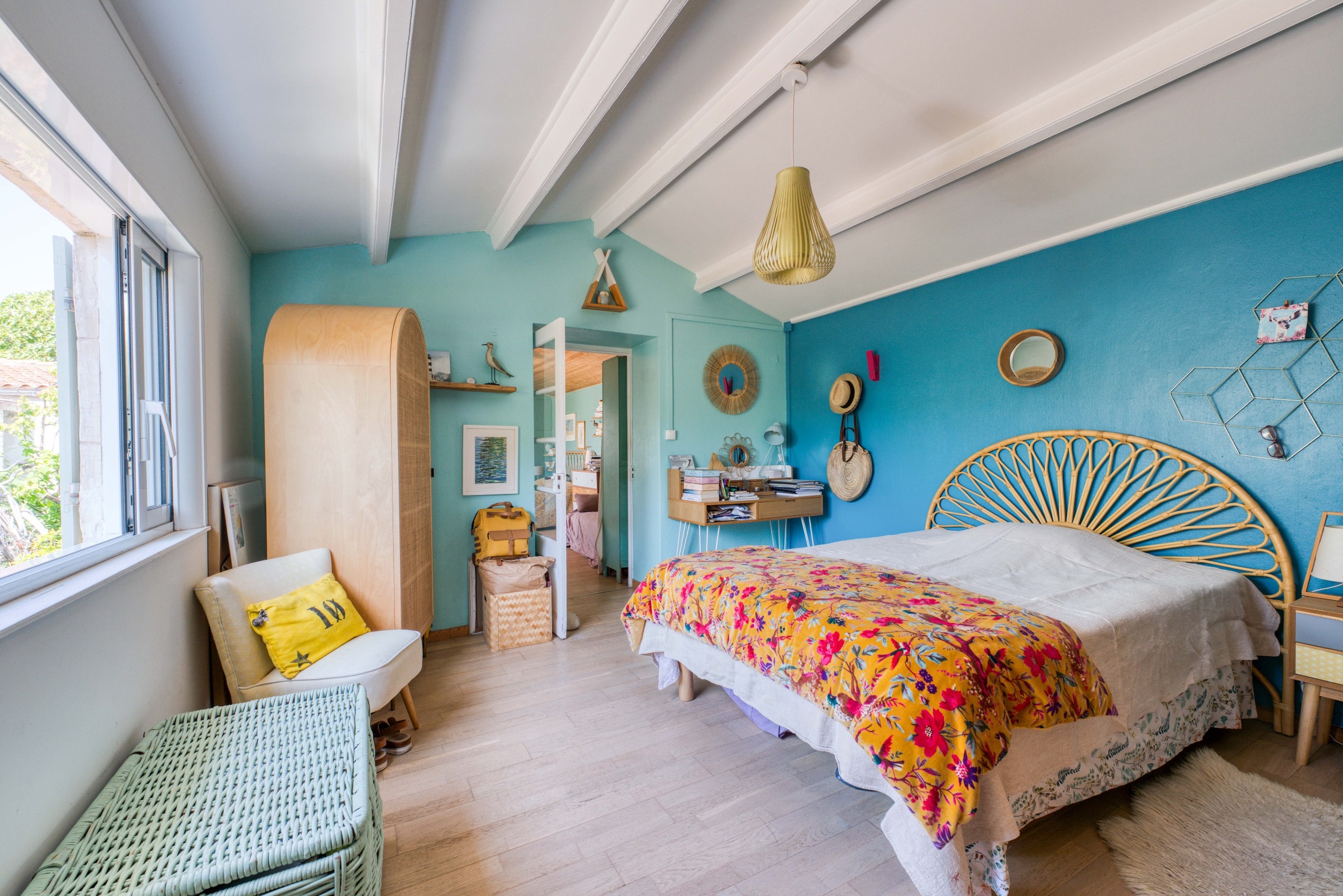  SMALL LONGERE IN THE HEART OF CHASSIRON VILLAGE St DENIS D