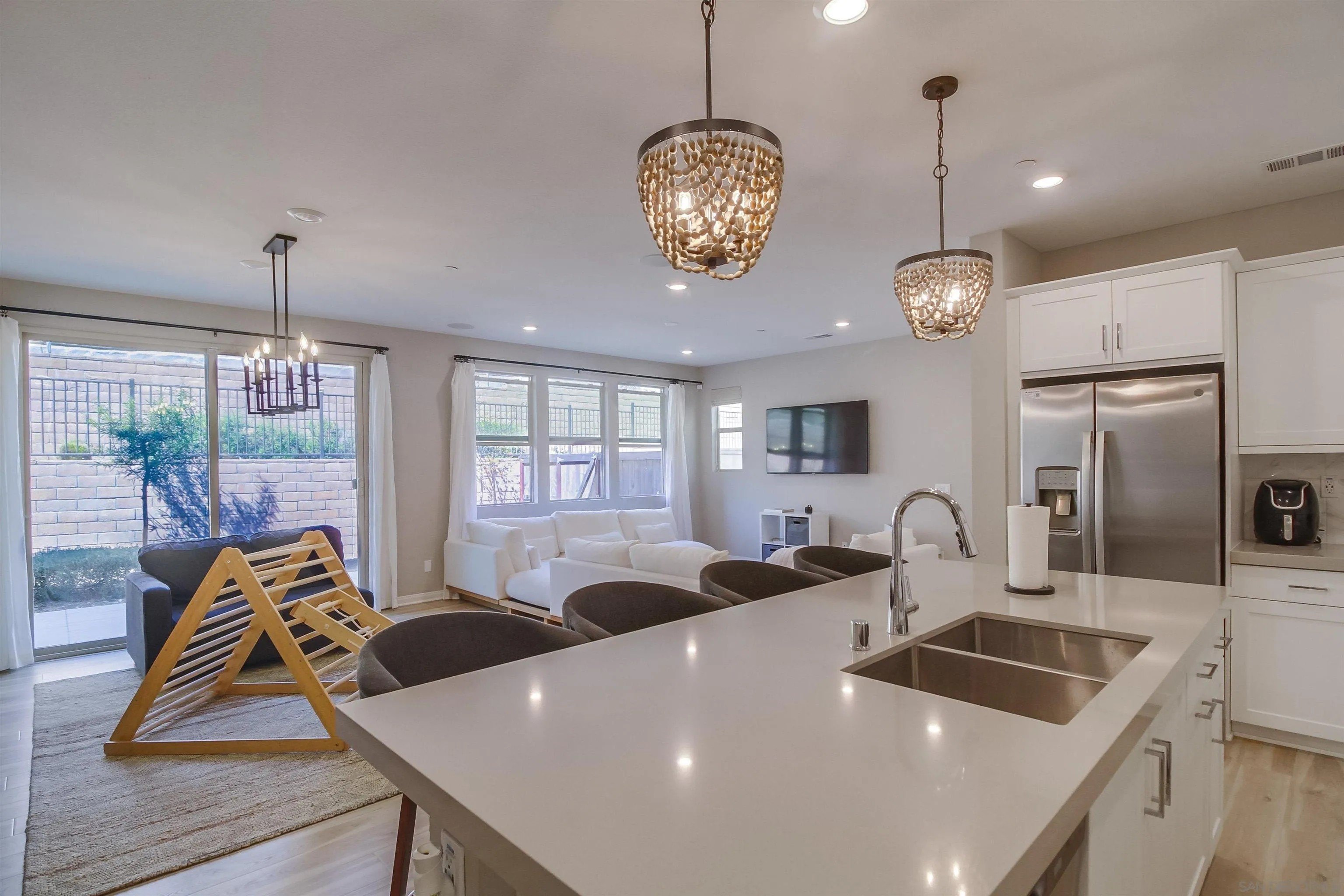 Chula Vista, California, 91913, United States, 4 Bedrooms Bedrooms, ,3 BathroomsBathrooms,Residential,For Sale,1949636