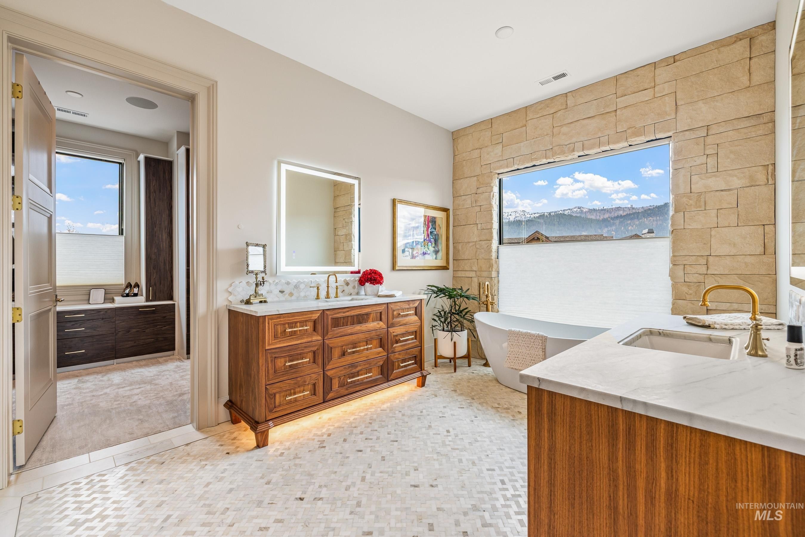 McCall, Idaho, 83638, United States, 5 Bedrooms Bedrooms, ,4 BathroomsBathrooms,Residential,For Sale,1989915