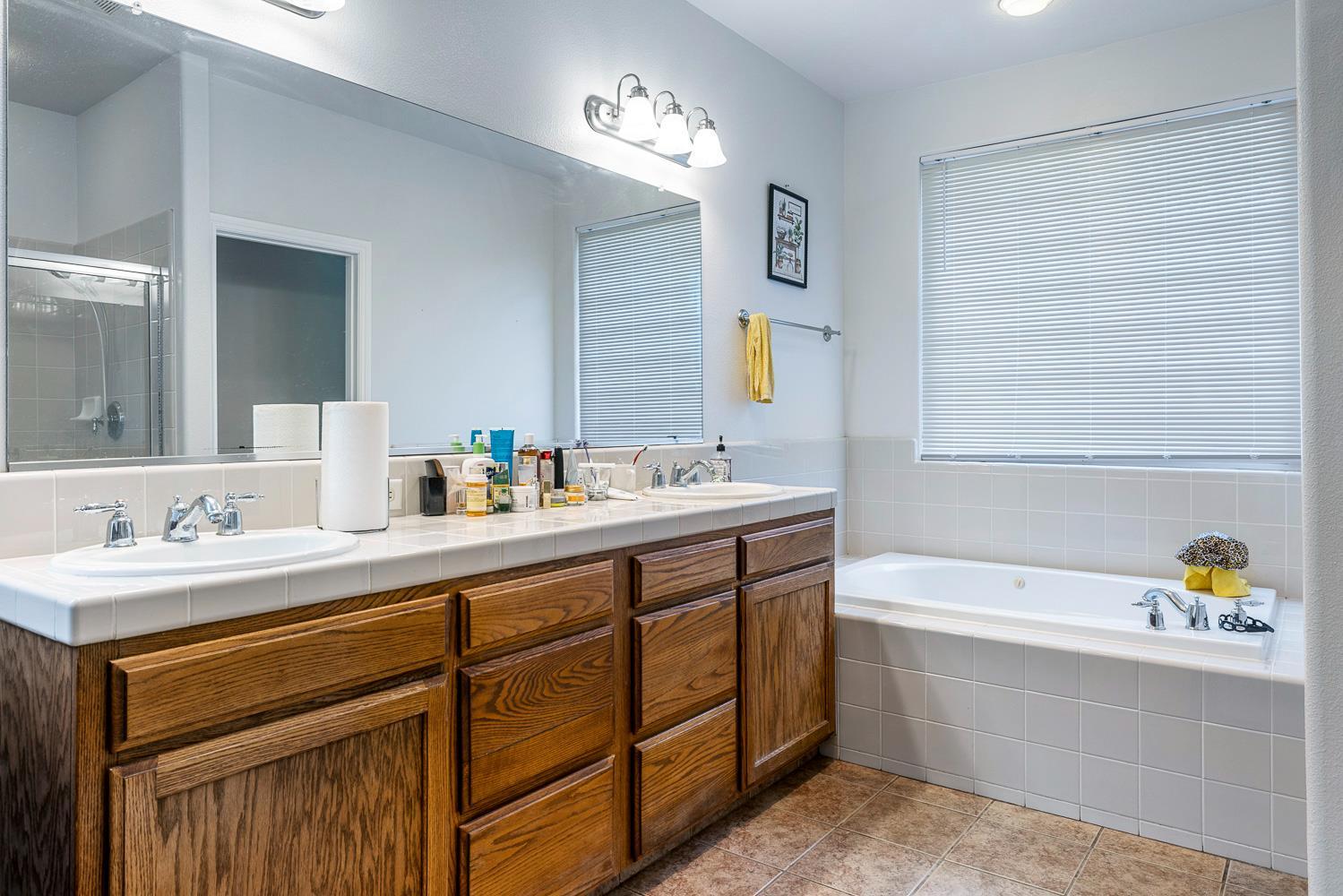 Fresno, California, 93727, United States, 4 Bedrooms Bedrooms, ,2 BathroomsBathrooms,Residential,For Sale,2008580