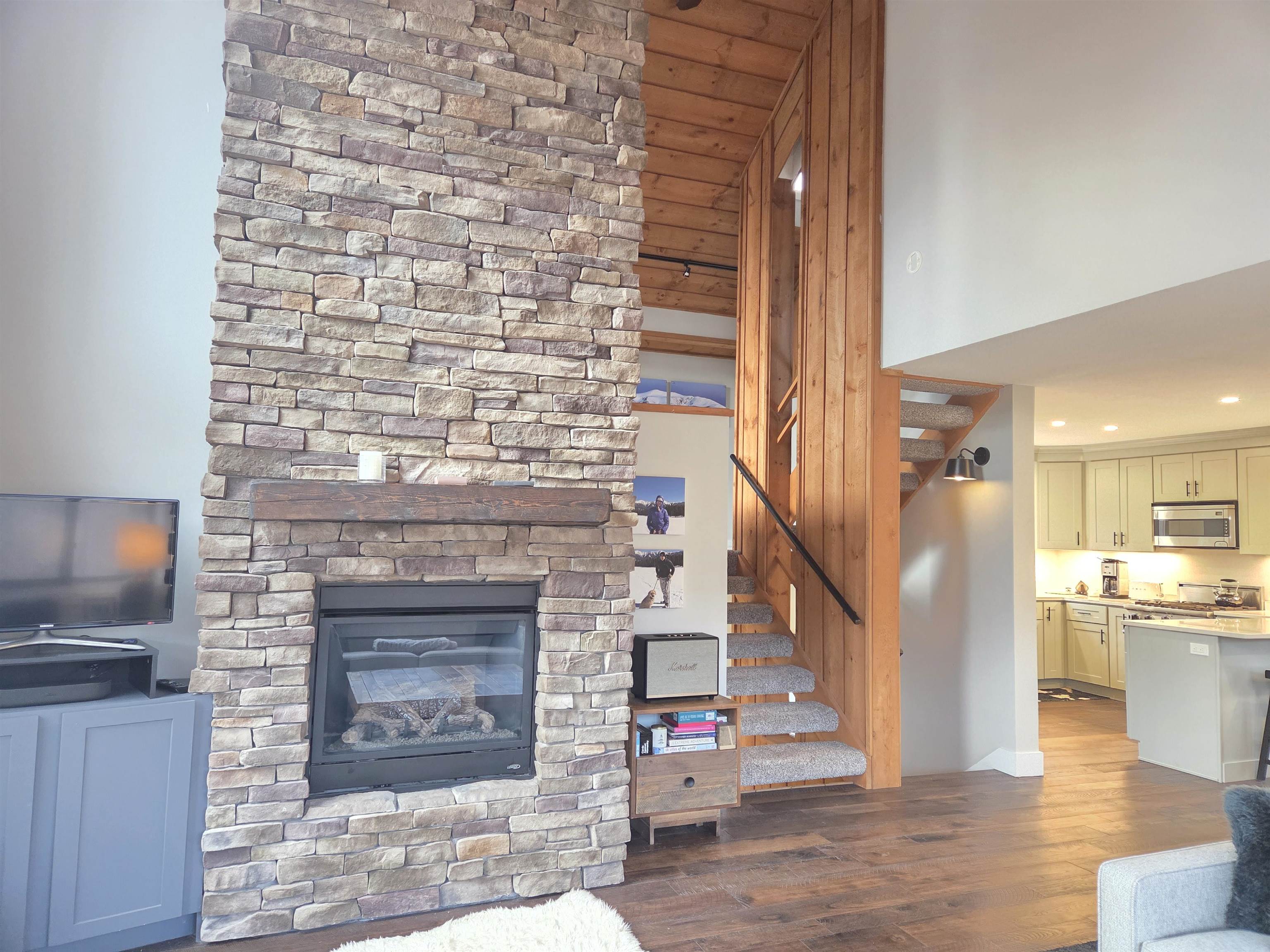 Lincoln, New Hampshire, 03251, United States, 3 Bedrooms Bedrooms, ,2 BathroomsBathrooms,Residential,For Sale,1987969