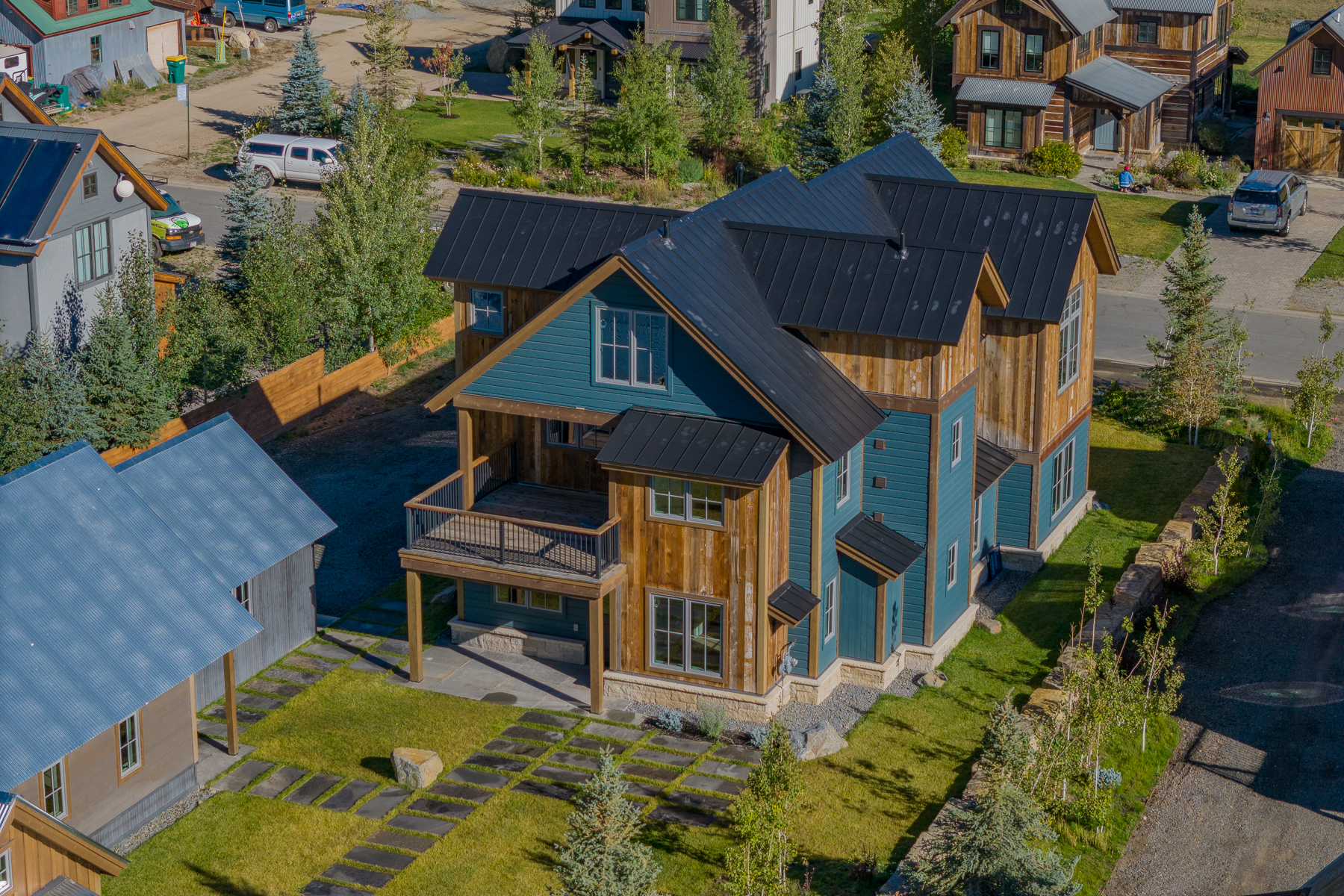  Big And Beautiful In The Desirable And Peaceful East End Of Town - 物件實景