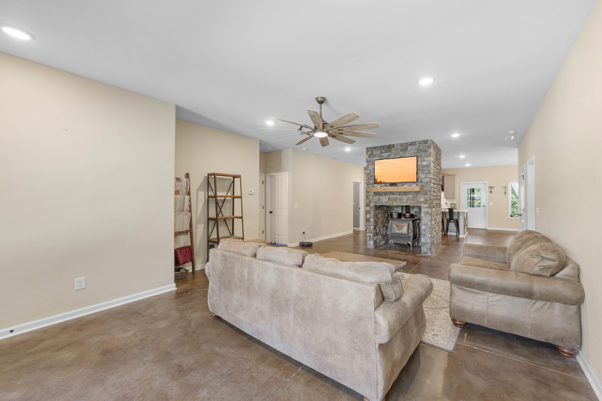 Indian Mound, Tennessee, 37079, United States, 3 Bedrooms Bedrooms, ,2 BathroomsBathrooms,Residential,For Sale,1866881