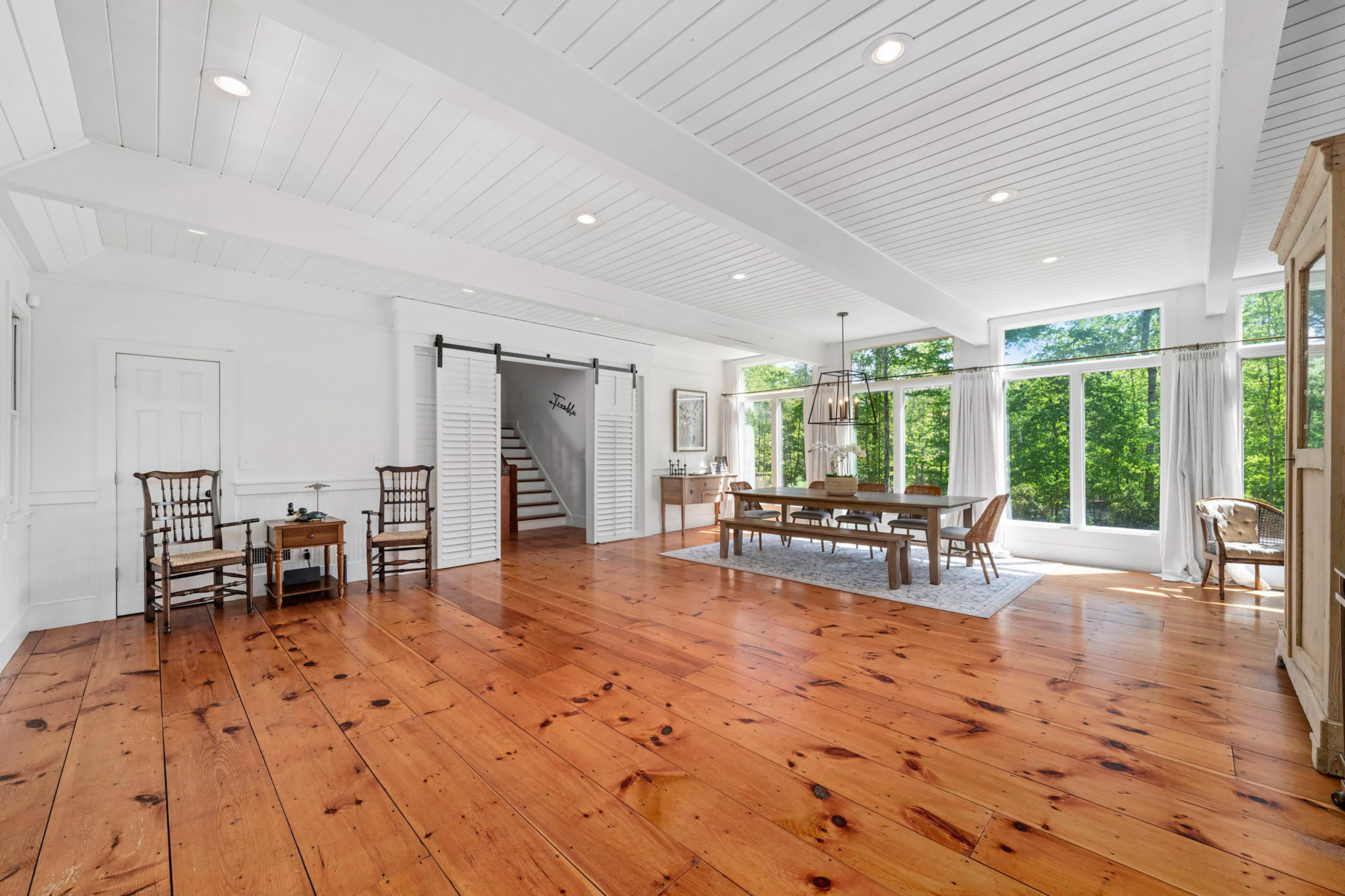  Live Timeless in Coveted Farmhouse on 4+ Private Gated Acres In Roswell - 物件實景