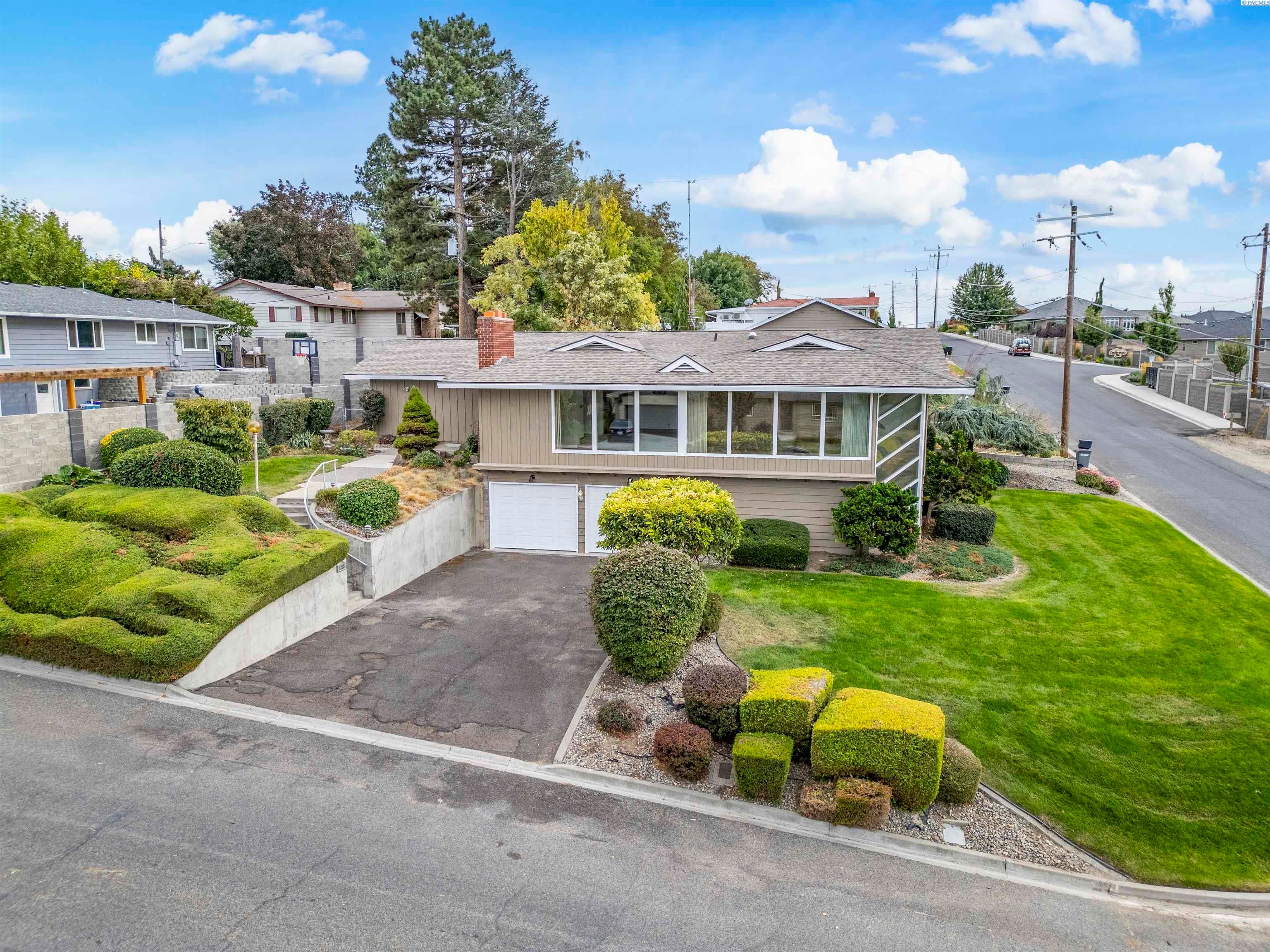 Sunnyside, Washington, 98944, United States, 3 Bedrooms Bedrooms, ,3 BathroomsBathrooms,Residential,For Sale,1973800