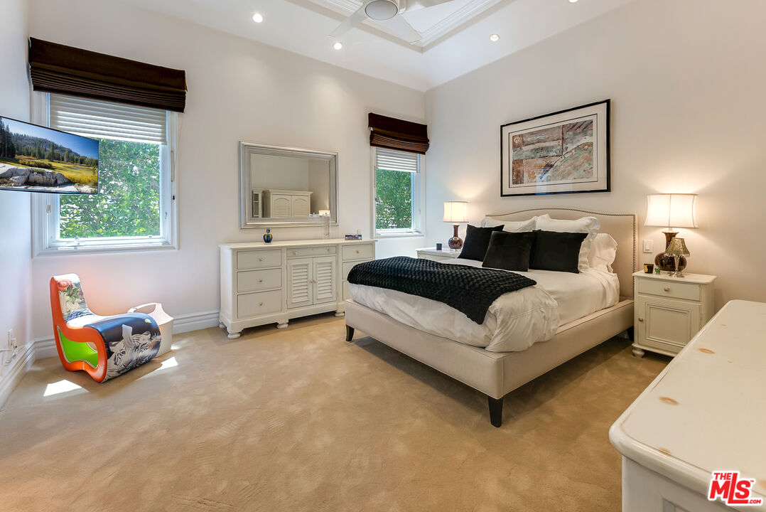 Los Angeles, California, 90077, United States, 5 Bedrooms Bedrooms, ,7 BathroomsBathrooms,Residential,For Sale,1686494