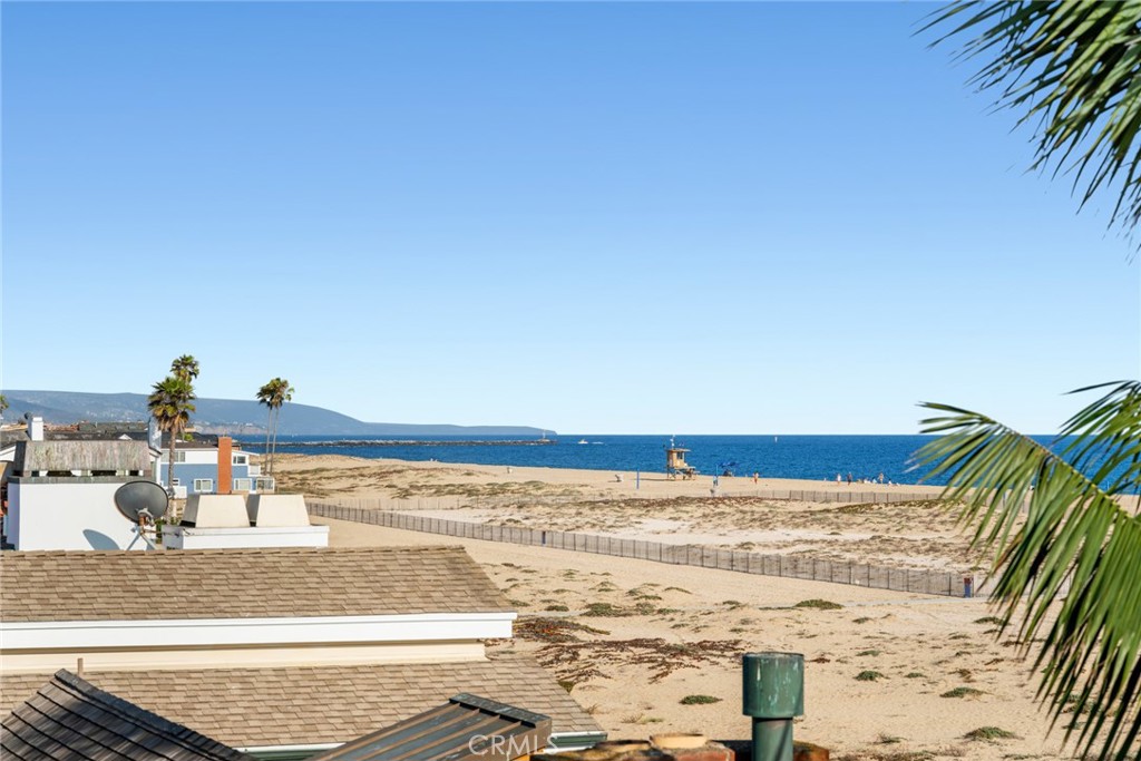Newport Beach, California, 92661, United States, 4 Bedrooms Bedrooms, ,5 BathroomsBathrooms,Residential,For Sale,1875430