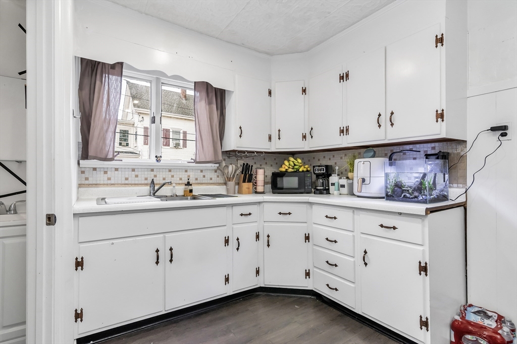 Haverhill, Massachusetts, 01830, United States, 5 Bedrooms Bedrooms, ,3 BathroomsBathrooms,Residential,For Sale,1990407