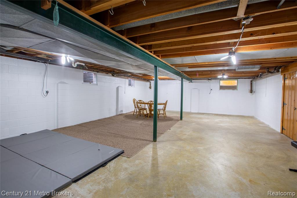 Grand Blanc, Michigan, 48439, United States, 3 Bedrooms Bedrooms, ,3 BathroomsBathrooms,Residential,For Sale,1982628